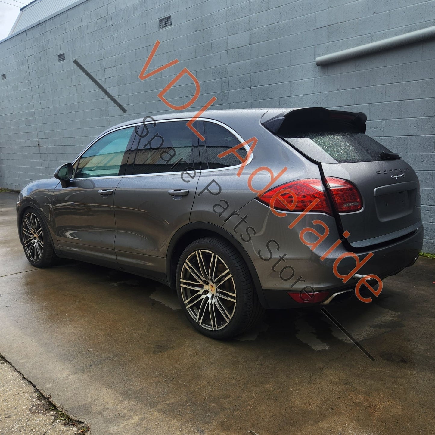 958 512 939 01 041 Porsche Cayenne 958 Rear Hatch Boot Lid Panel Meteor Gray Metallic M7W/9Q Incl rear spoiler 95851293901