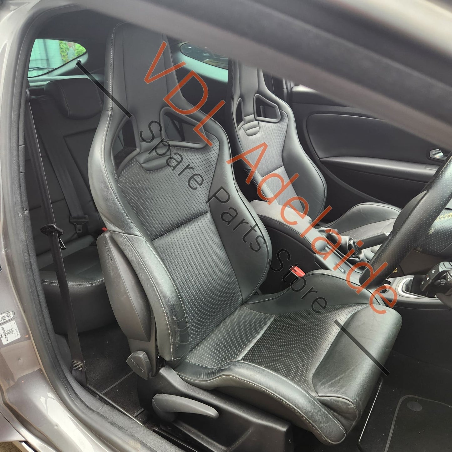 864600030R Renault Megane 3 RS250 265 275 Rear Seat Middle Headrest Leather with White Stitch