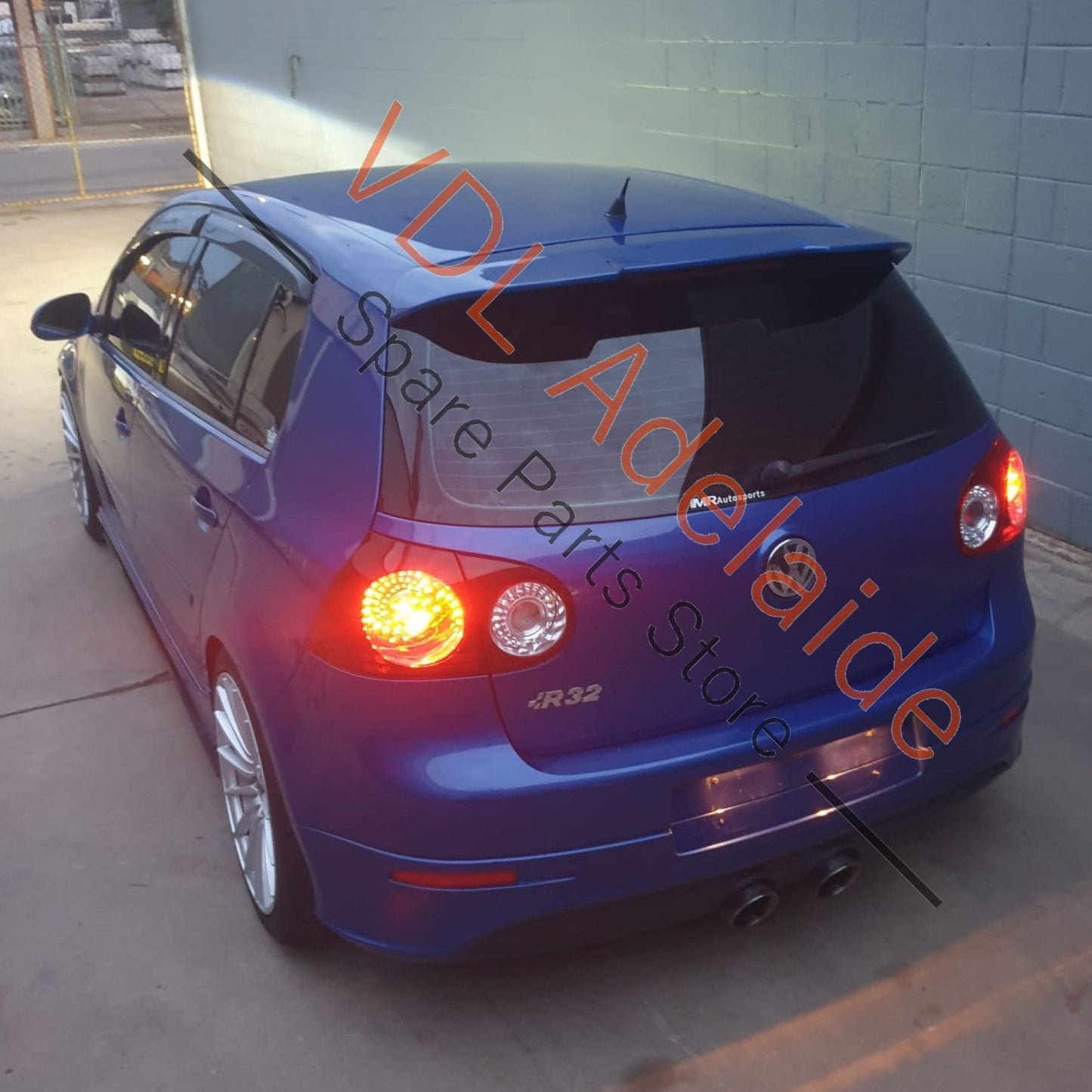 1k6827550F Volkswagen VW Golf Mk5 R32 Boot Back Rear Hatch Lift Gas Strut Struts Pair 1K6827550F