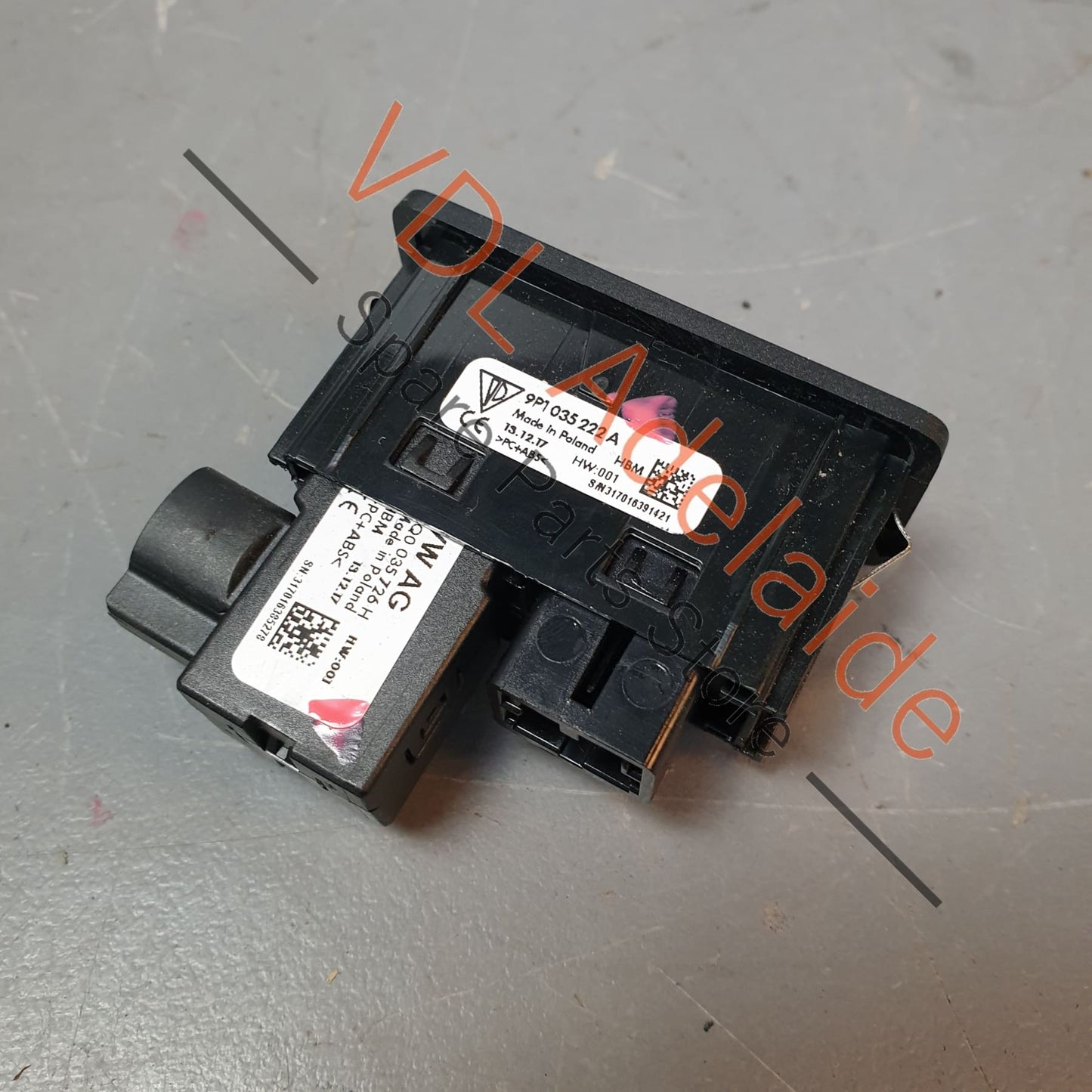 AUX USB Interface Port Socket 5G0035222E 5Q0035724 5G0035222E 5Q0035724
