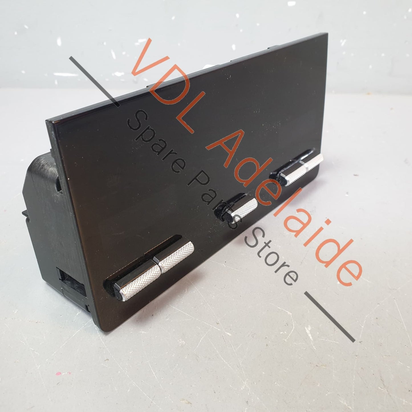 Porsche Panamera AC Climatronic Rear Control And Display Panel 974919615K 974919615K 974919615P 974919615K6N3 974919615K6N3 974919615P6N3 One retaining clip is loose