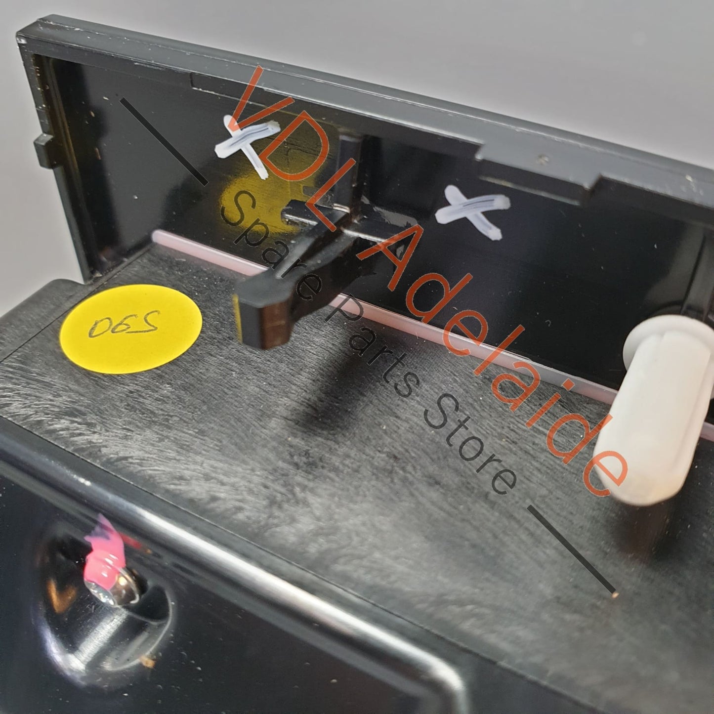 Porsche Panamera AC Climatronic Rear Control And Display Panel 974919615K 974919615K 974919615P 974919615K6N3 974919615K6N3 974919615P6N3 One retaining clip is loose