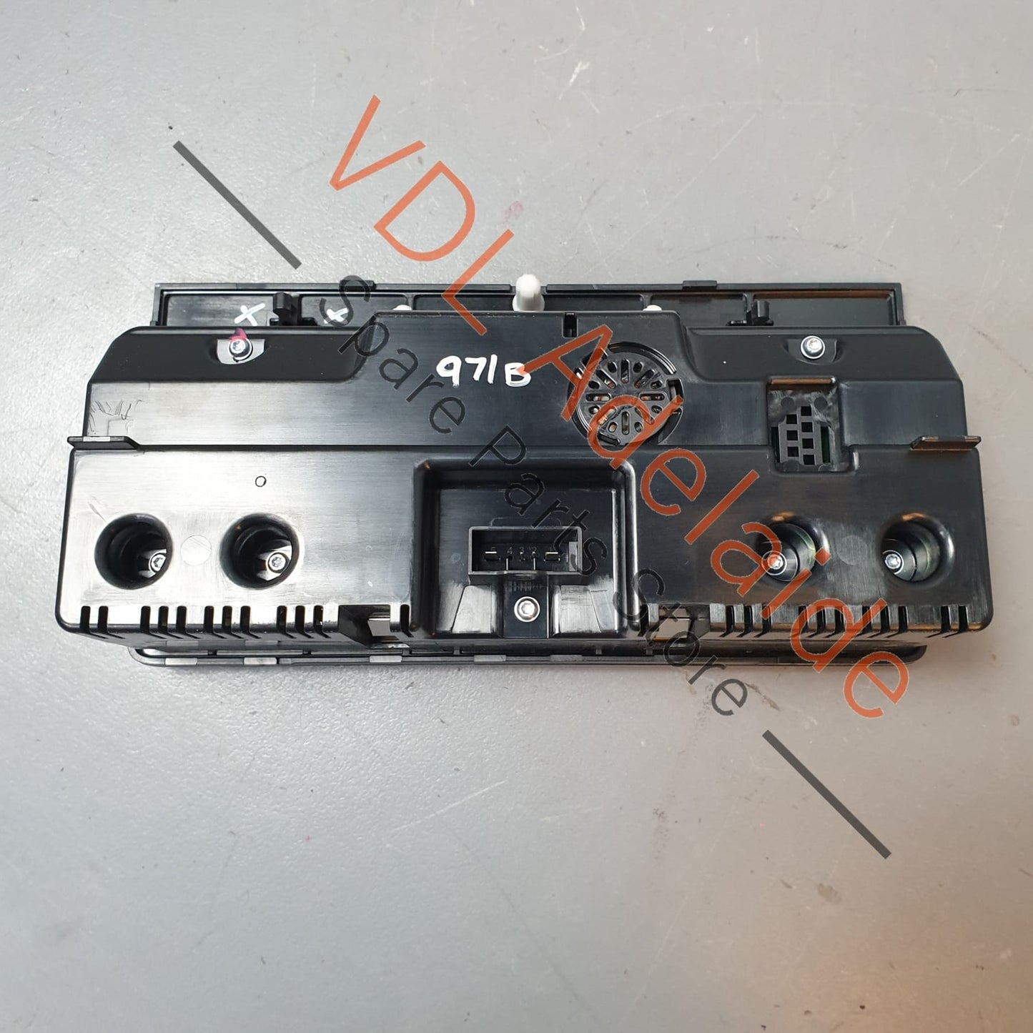 Porsche Panamera AC Climatronic Rear Control And Display Panel 974919615K 974919615K 974919615P 974919615K6N3 974919615K6N3 974919615P6N3 One retaining clip is loose