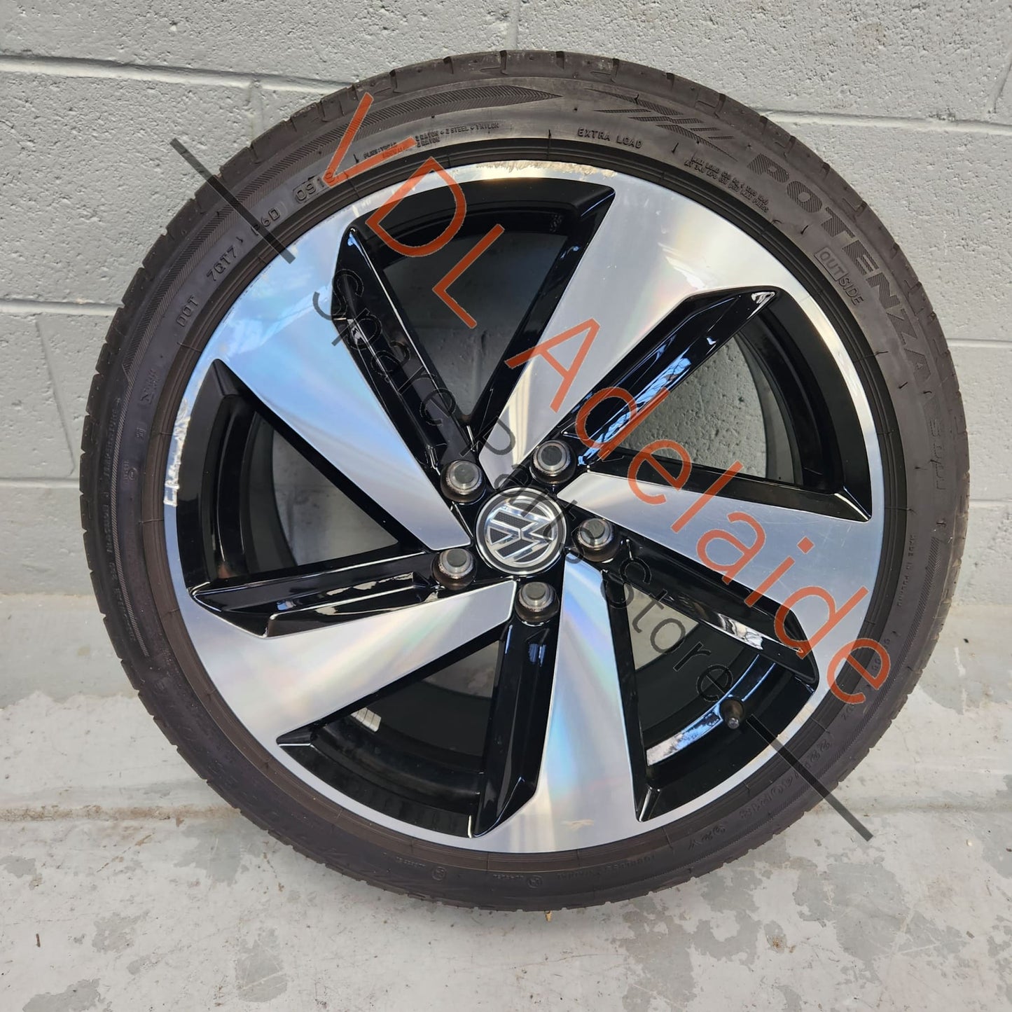 5G0601025CN 5G0601025CNFZZ VW Golf Gti MK7.5 18in x 7.5in Alloy Wheel Milton Keynes Design Diamond Cut Machine Finish #02 5G0601025CN