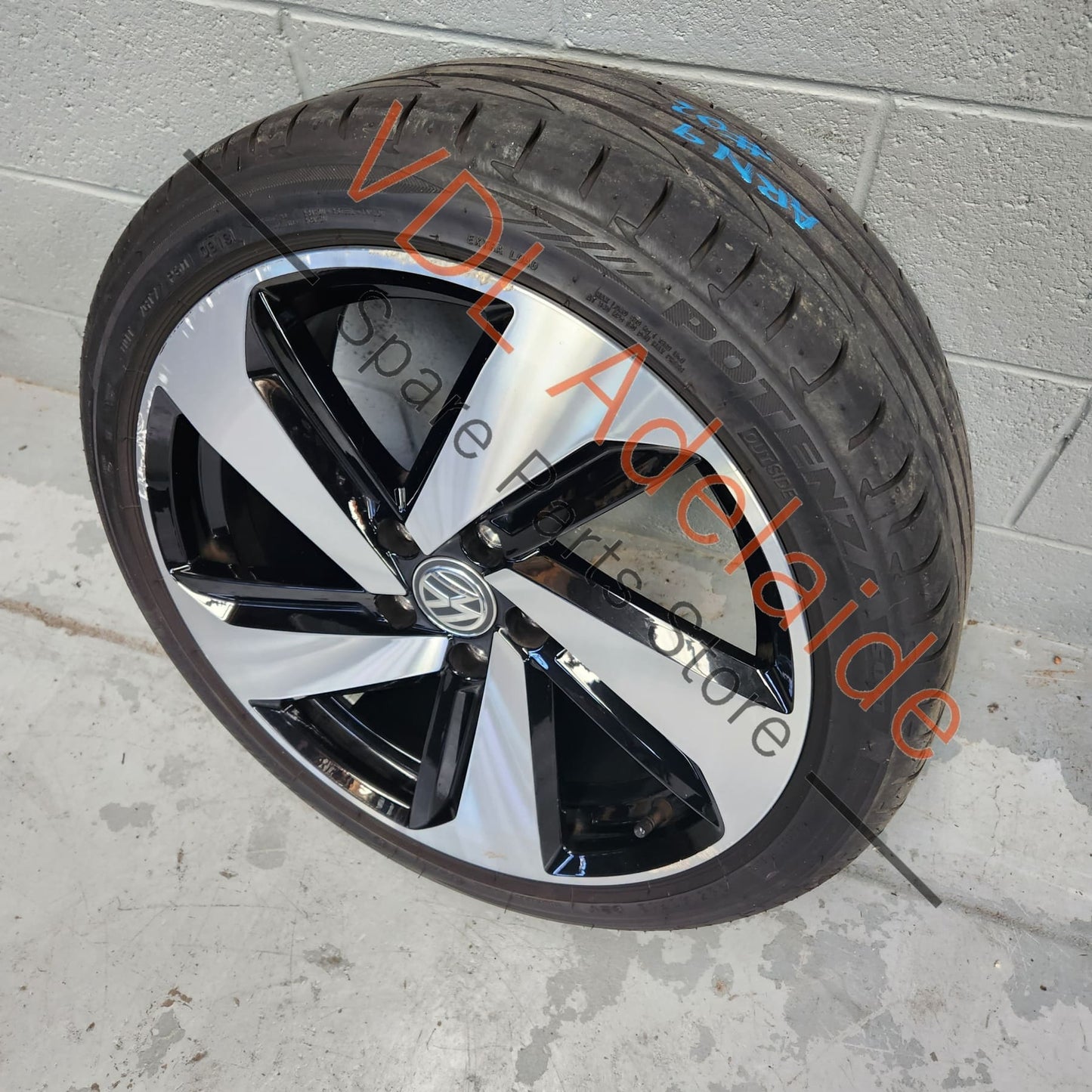 5G0601025CN 5G0601025CNFZZ VW Golf Gti MK7.5 18in x 7.5in Alloy Wheel Milton Keynes Design Diamond Cut Machine Finish #02 5G0601025CN