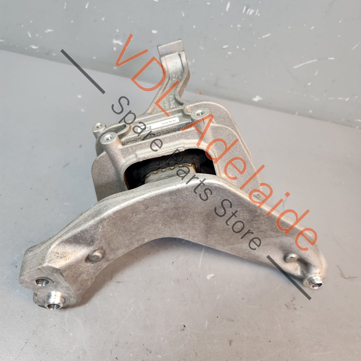 8V0199262B 8V0199262D Audi RS3 8V Right Side Engine Mount Bracket 8V0199262B