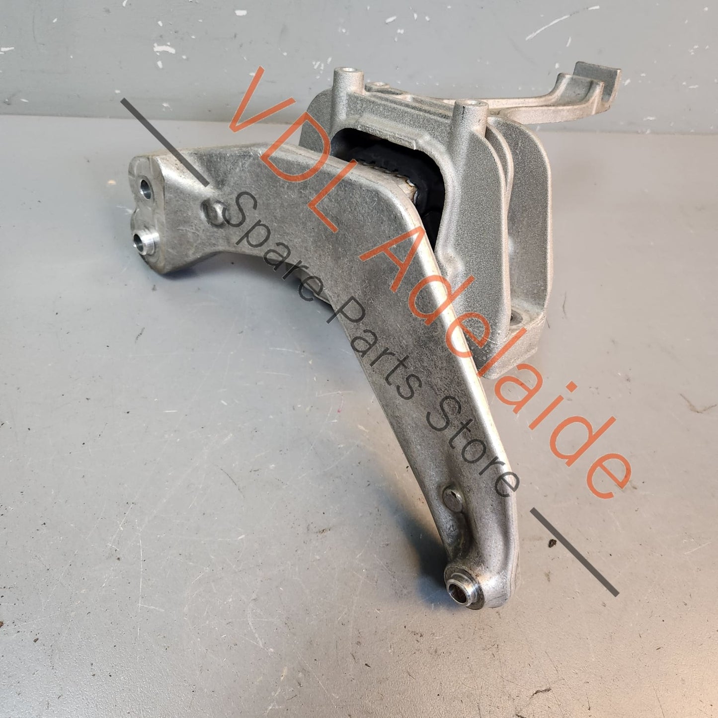 8V0199262B 8V0199262D Audi RS3 8V Right Side Engine Mount Bracket 8V0199262B