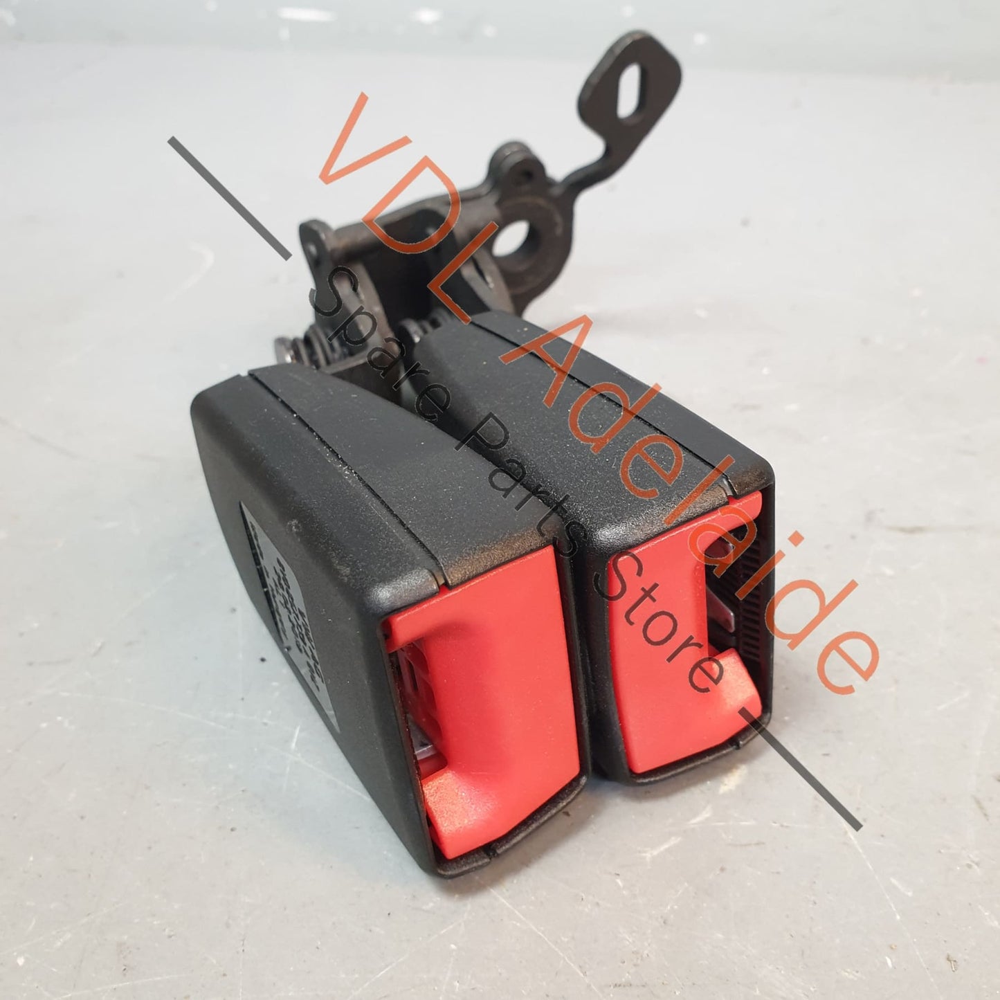 8V0857739QVZ VW Golf Audi A3 Rear Seat Belt Double Clasp Catch Latch 8V0857739 QVZ