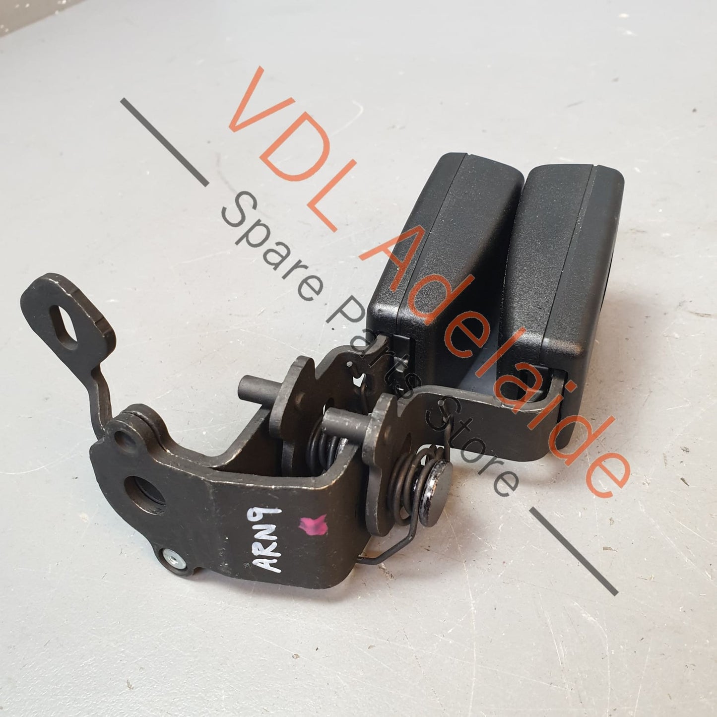 8V0857739QVZ VW Golf Audi A3 Rear Seat Belt Double Clasp Catch Latch 8V0857739 QVZ
