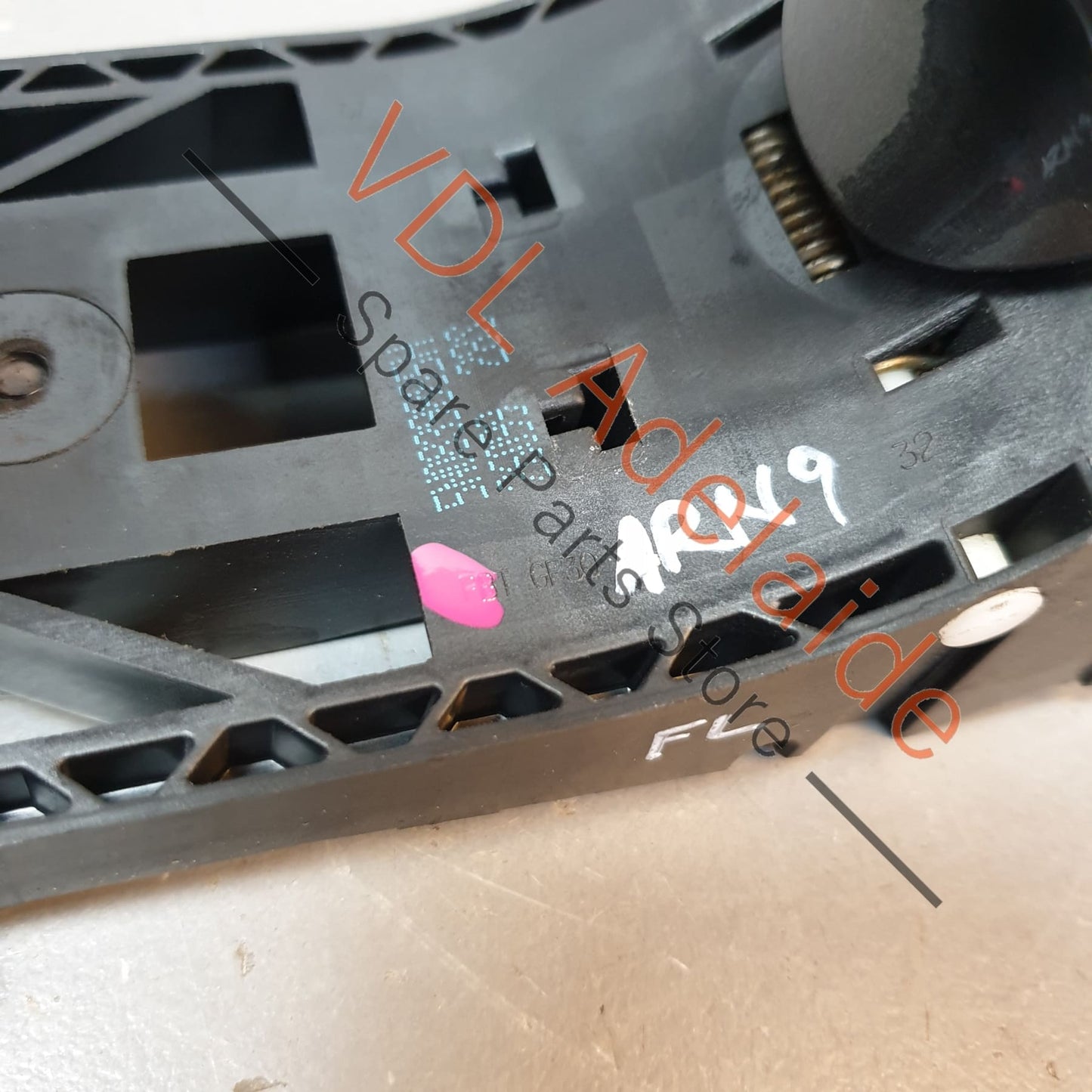 5G0837205N Volkswagen VW Golf GTi Mk7 Front or Rear Left Side Door Handle Indium Gray LR7H 5G0837205N