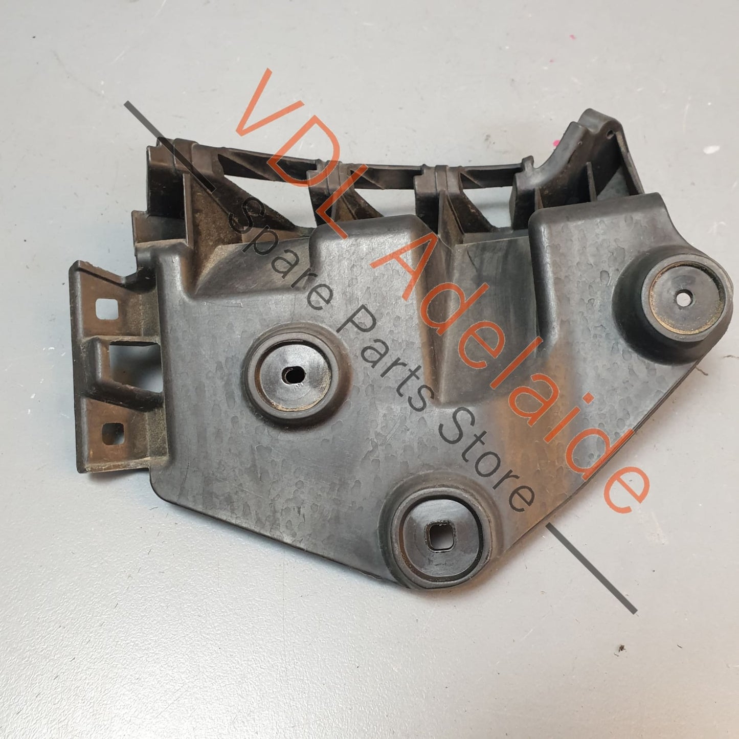 8P4807394A Audi A3 S3 8P Rear Bumper Guide Bracket Right 8P4807394A