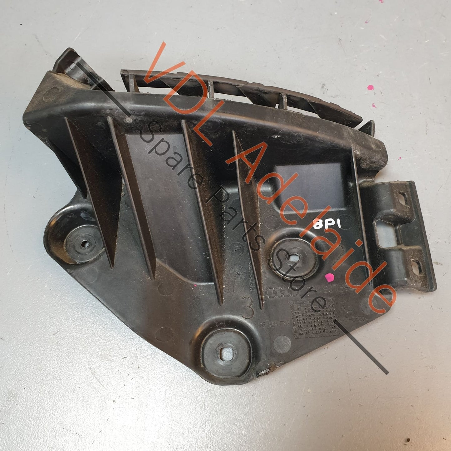 8P4807394A Audi A3 S3 8P Rear Bumper Guide Bracket Right 8P4807394A