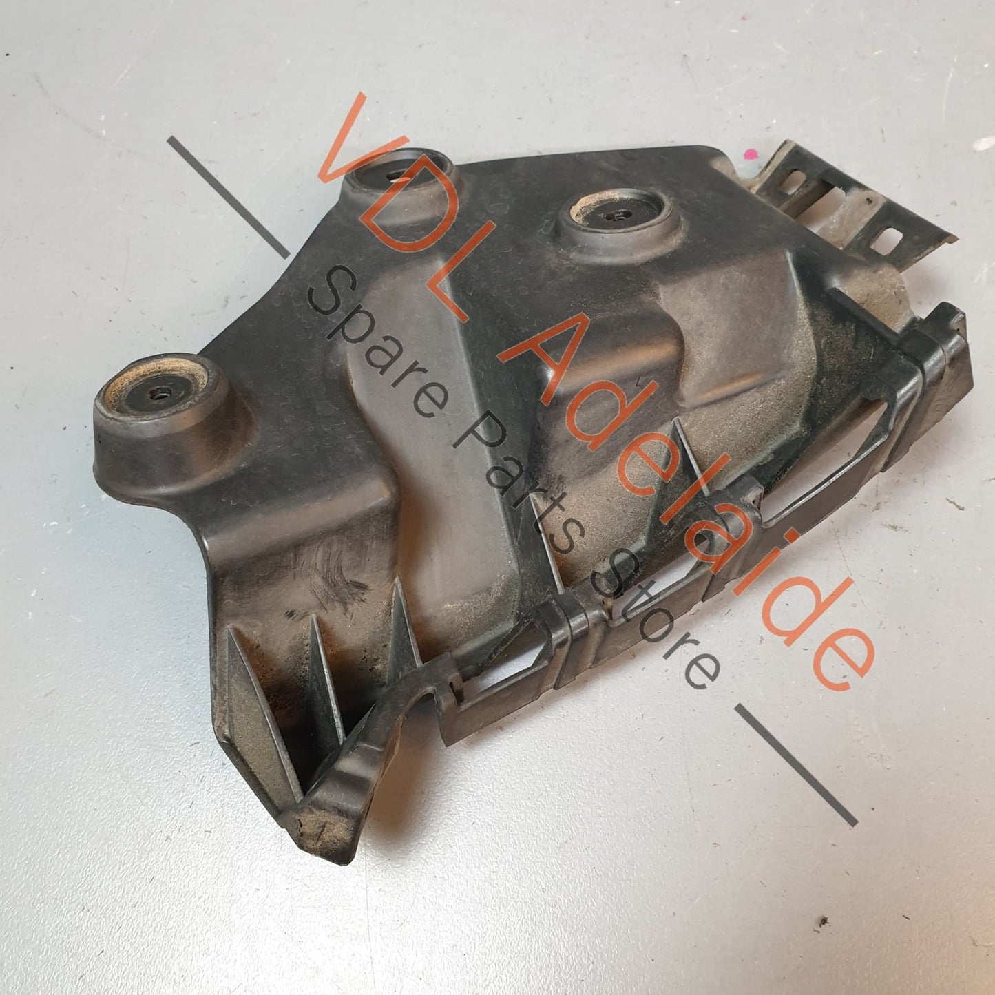 8P4807394A Audi A3 S3 8P Rear Bumper Guide Bracket Right 8P4807394A