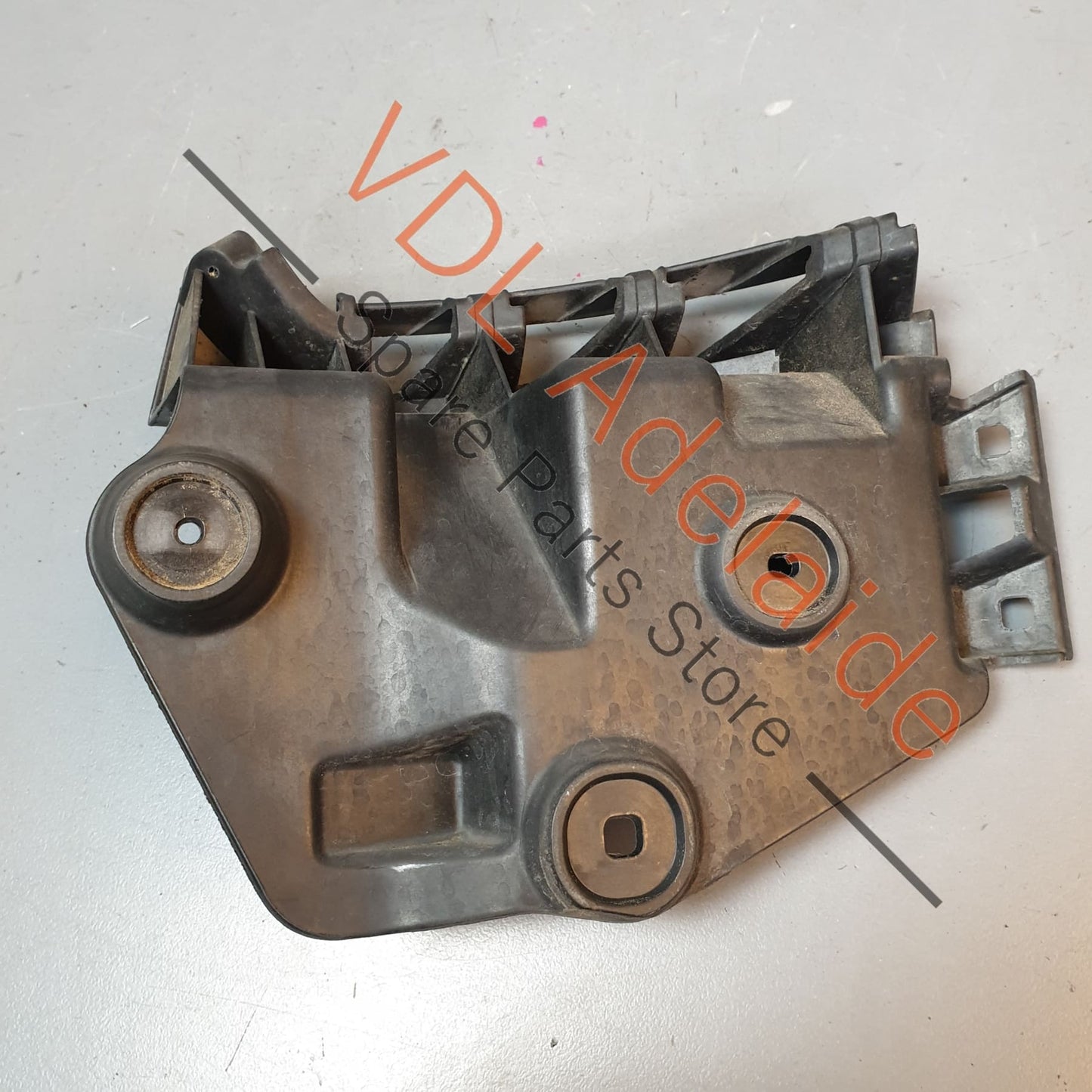 8P4807393A Audi A3 S3 8P Rear Bumper Guide Bracket Left 8P4807393A
