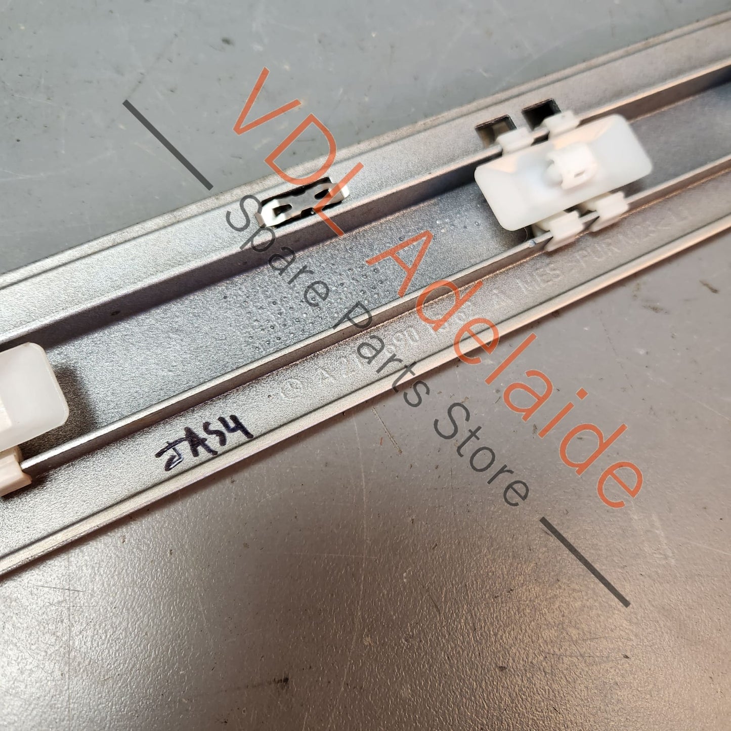 A2116901362, ES2=9775; SILVER IRIDIUM; 775U