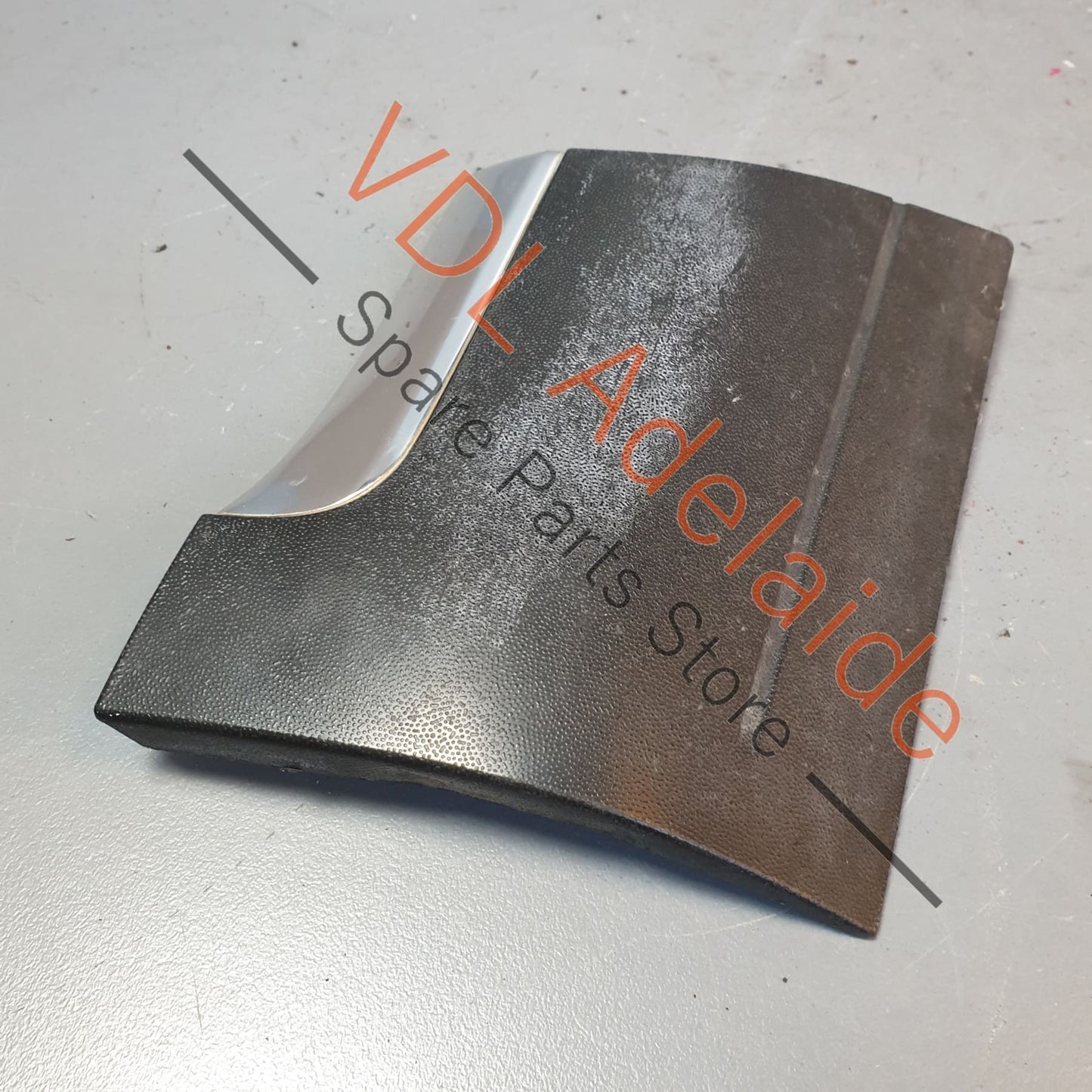 7L6854959A VW Touareg Front Left Fender Lower Molding Spoiler Trim 7L6854959A