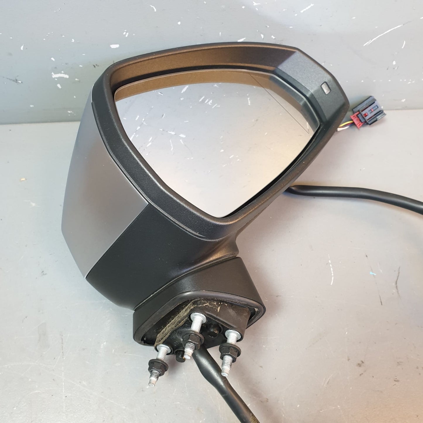 8V7857410C9B9 8V0857528A3Q7
8V0857536E Audi S3 8V Right Side Exterior Wing Mirror w Lane Change Assist Aluminium Chrome Finish