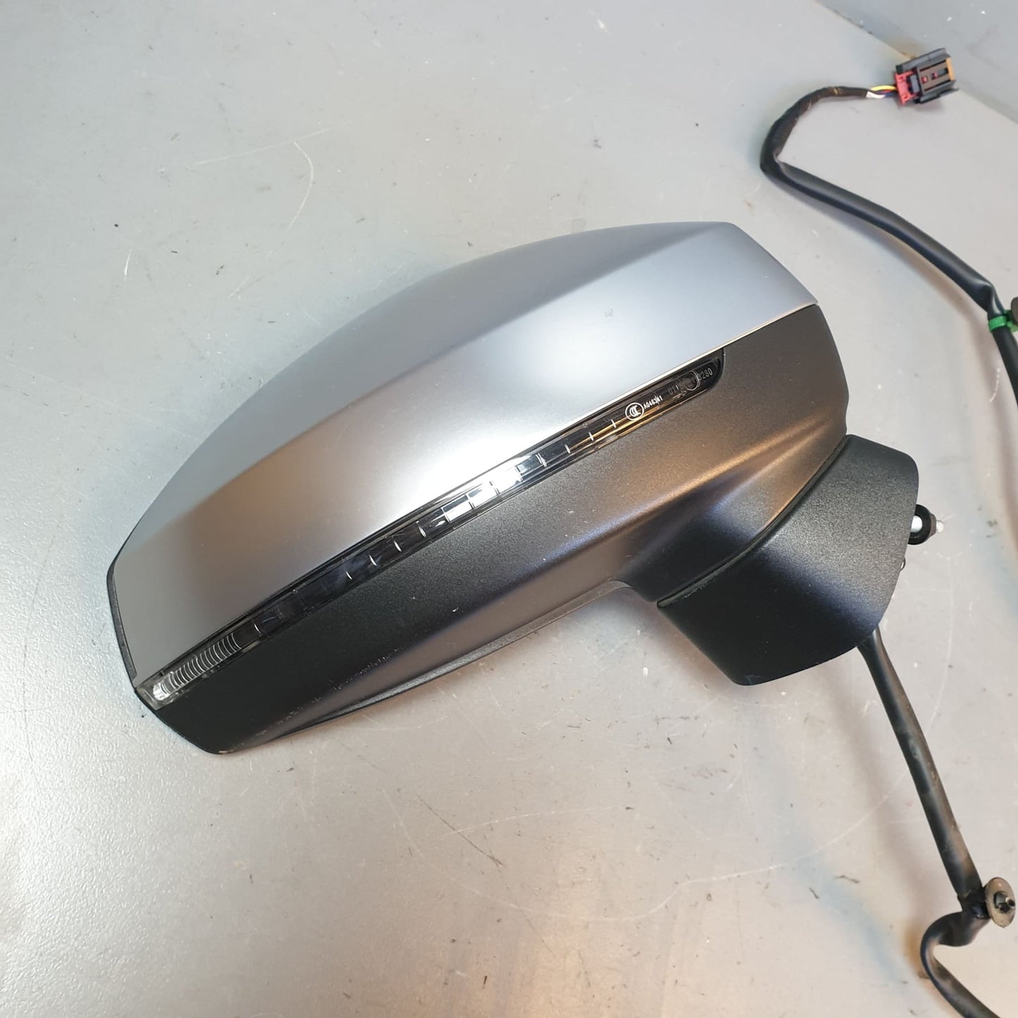 8V7857410C9B9 8V0857528A3Q7
8V0857536E Audi S3 8V Right Side Exterior Wing Mirror w Lane Change Assist Aluminium Chrome Finish
