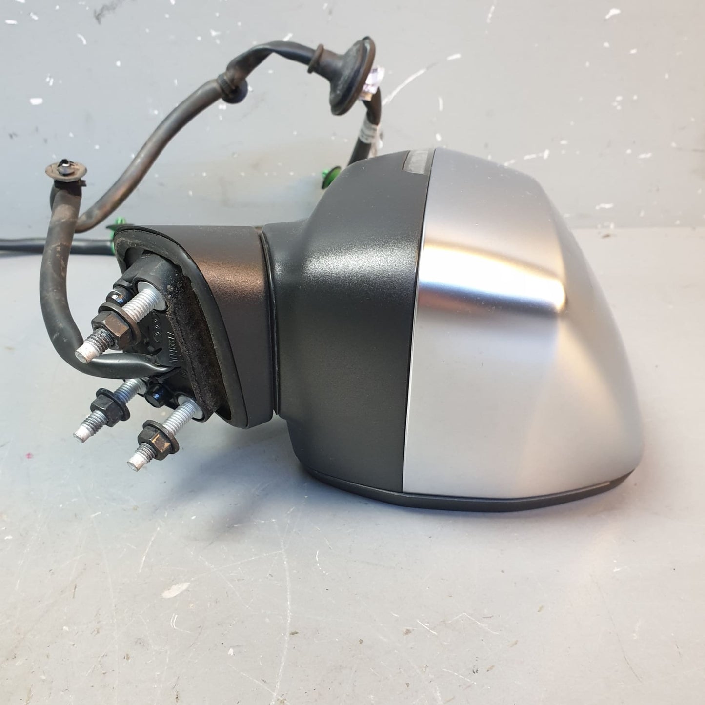 8V7857410C9B9 8V0857528A3Q7
8V0857536E Audi S3 8V Right Side Exterior Wing Mirror w Lane Change Assist Aluminium Chrome Finish