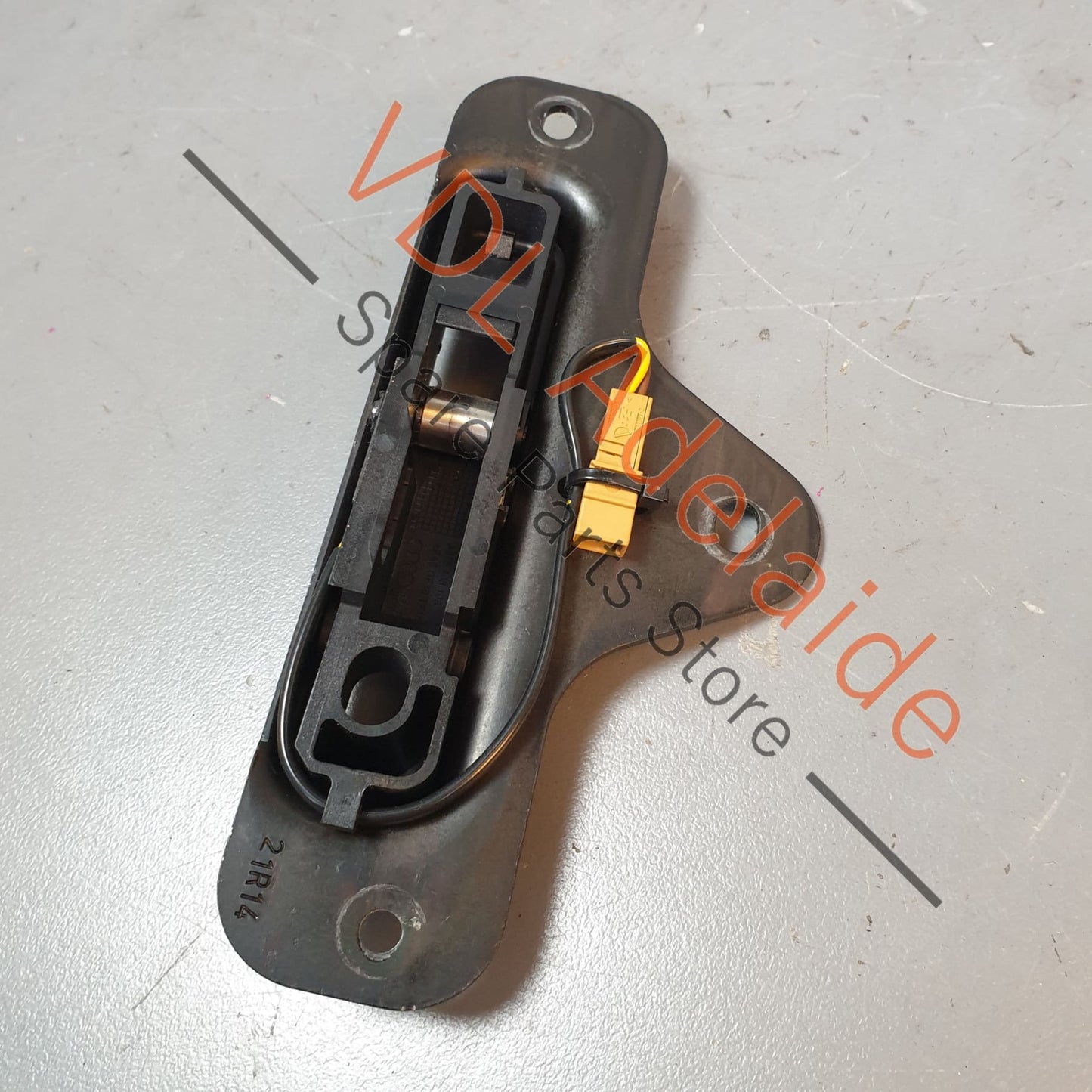 8V7871444 Audi A3 S3 Convertible Soft Top Roof Catch Bracket Right 8V7871444