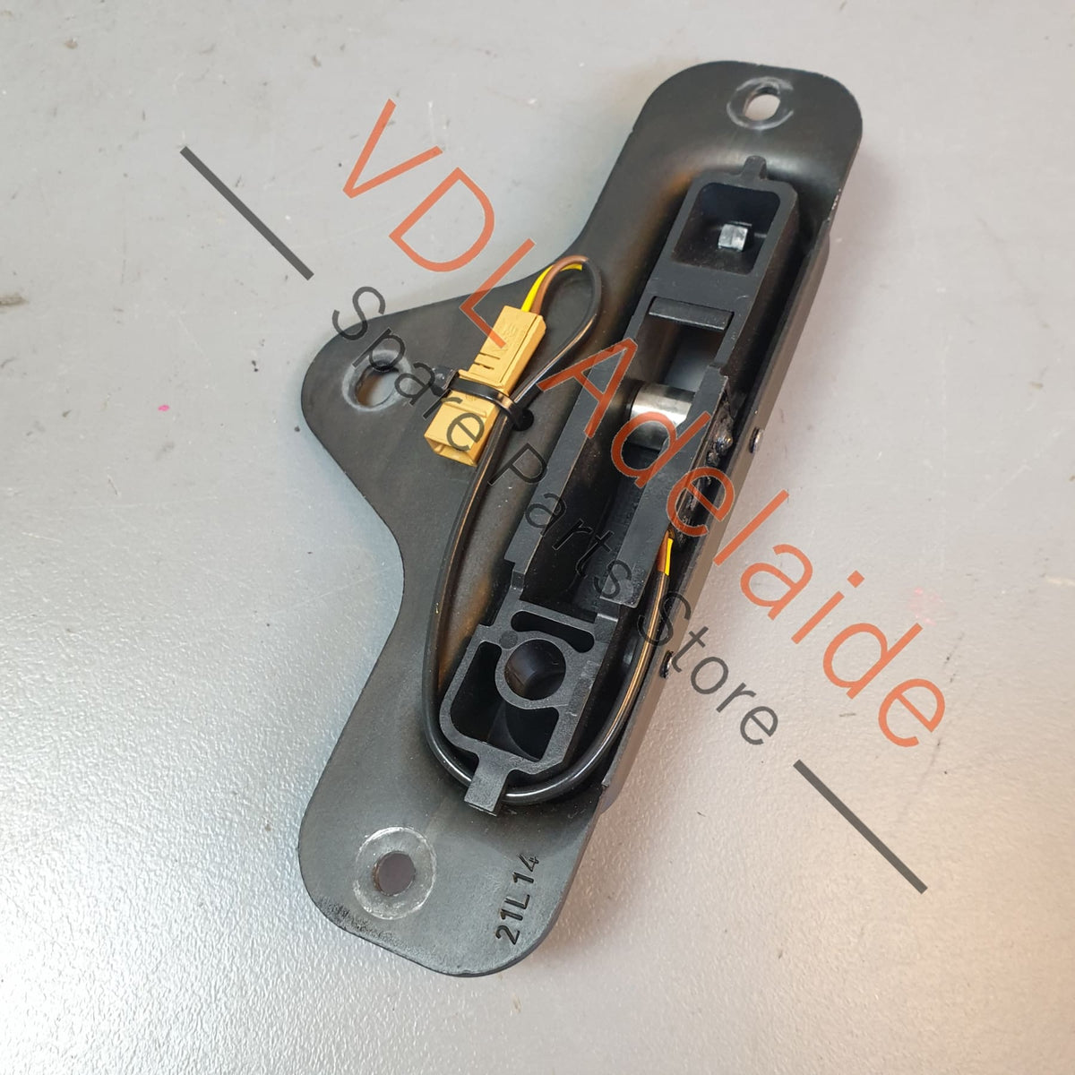 8V7871443 Audi A3 S3 Convertible Soft Top Roof Catch Bracket Left 8V7871443