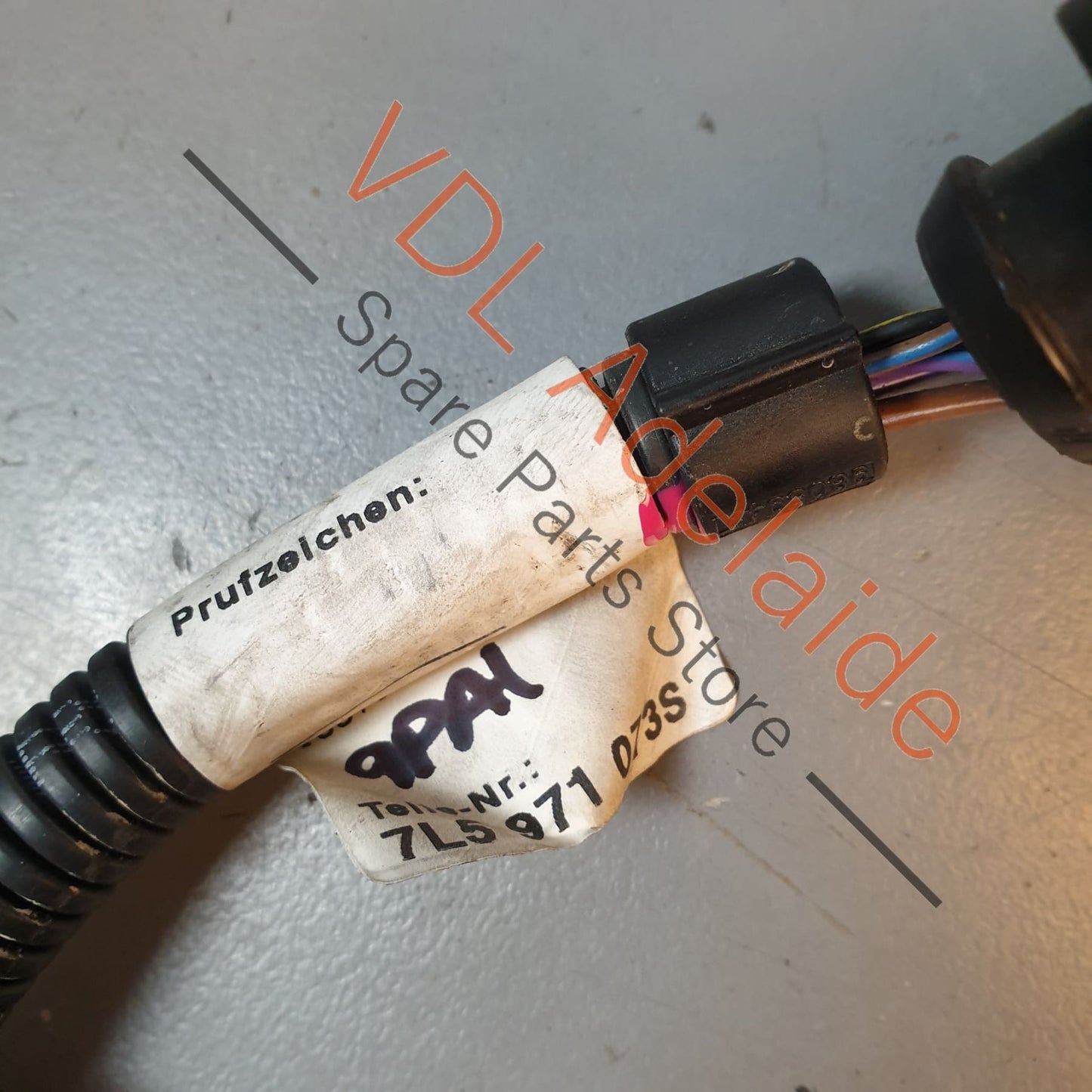 7l5971073S Porsche Cayenne Audi Q7 Radiator Support Wiring Harness to Bonnet Latch 7L5971073S