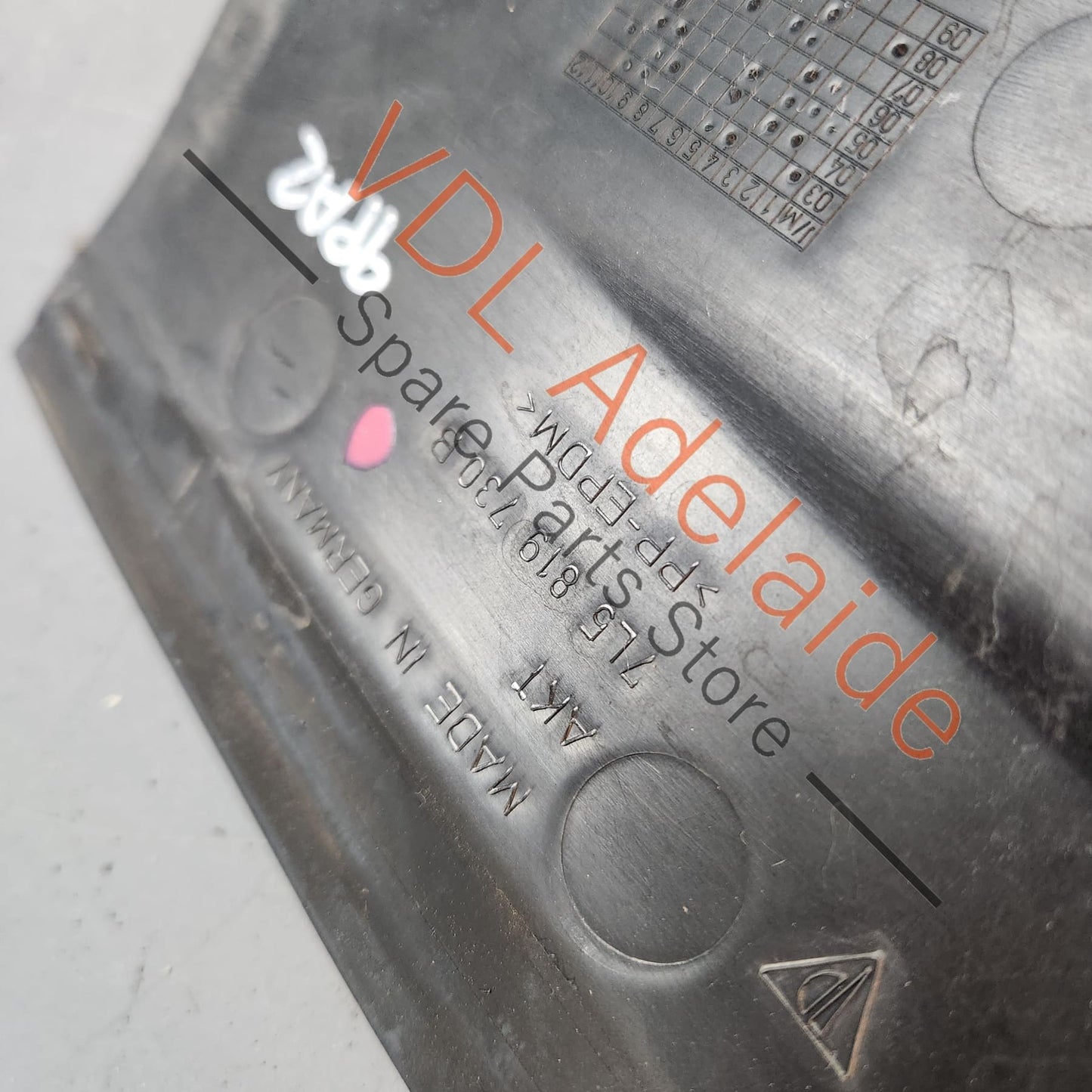 7L6819730B 2008-2010 Porsche Cayenne Wiper Cowling Trim Panel Cover Right 7L6819730B