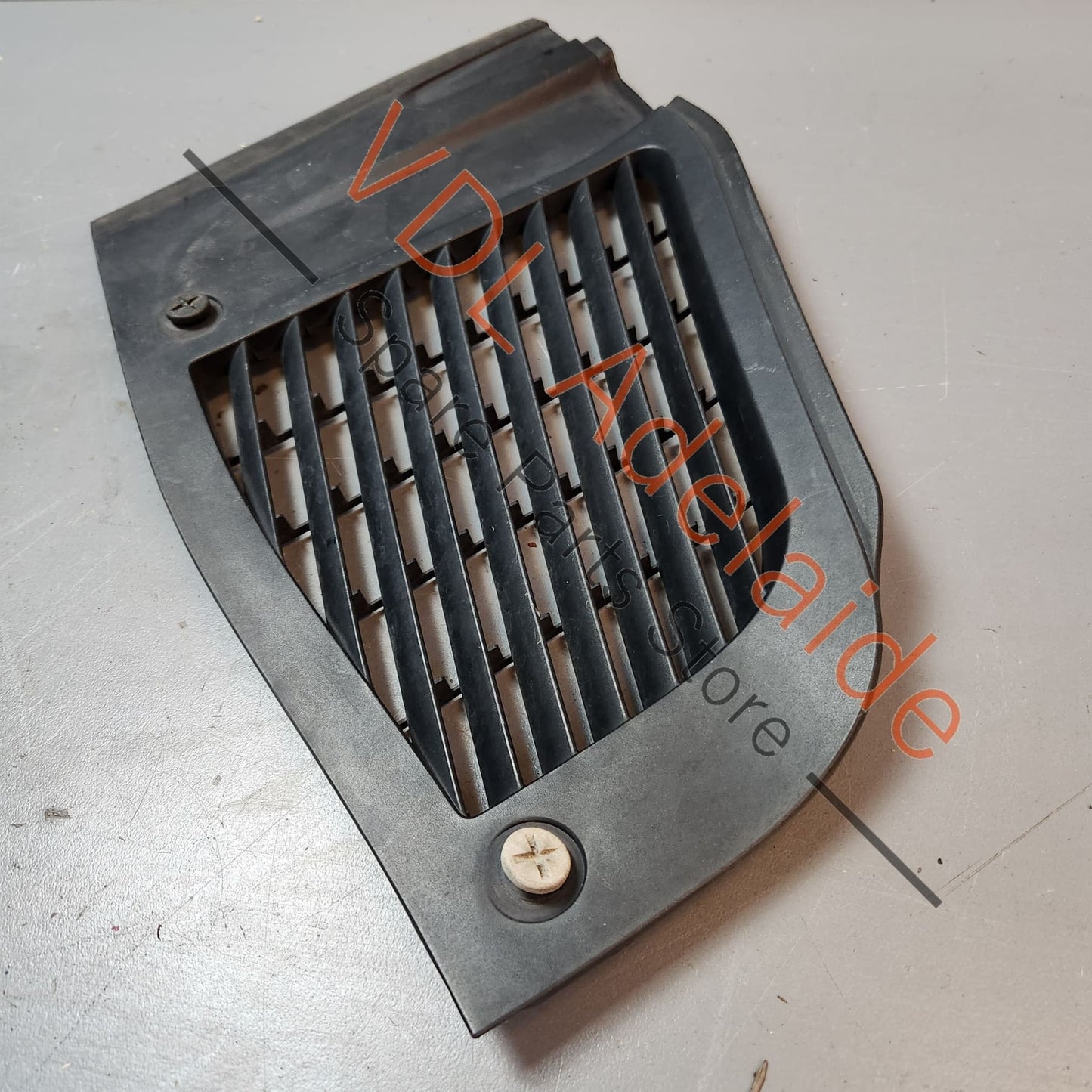 7L6819730B 2008-2010 Porsche Cayenne Wiper Cowling Trim Panel Cover Right 7L6819730B