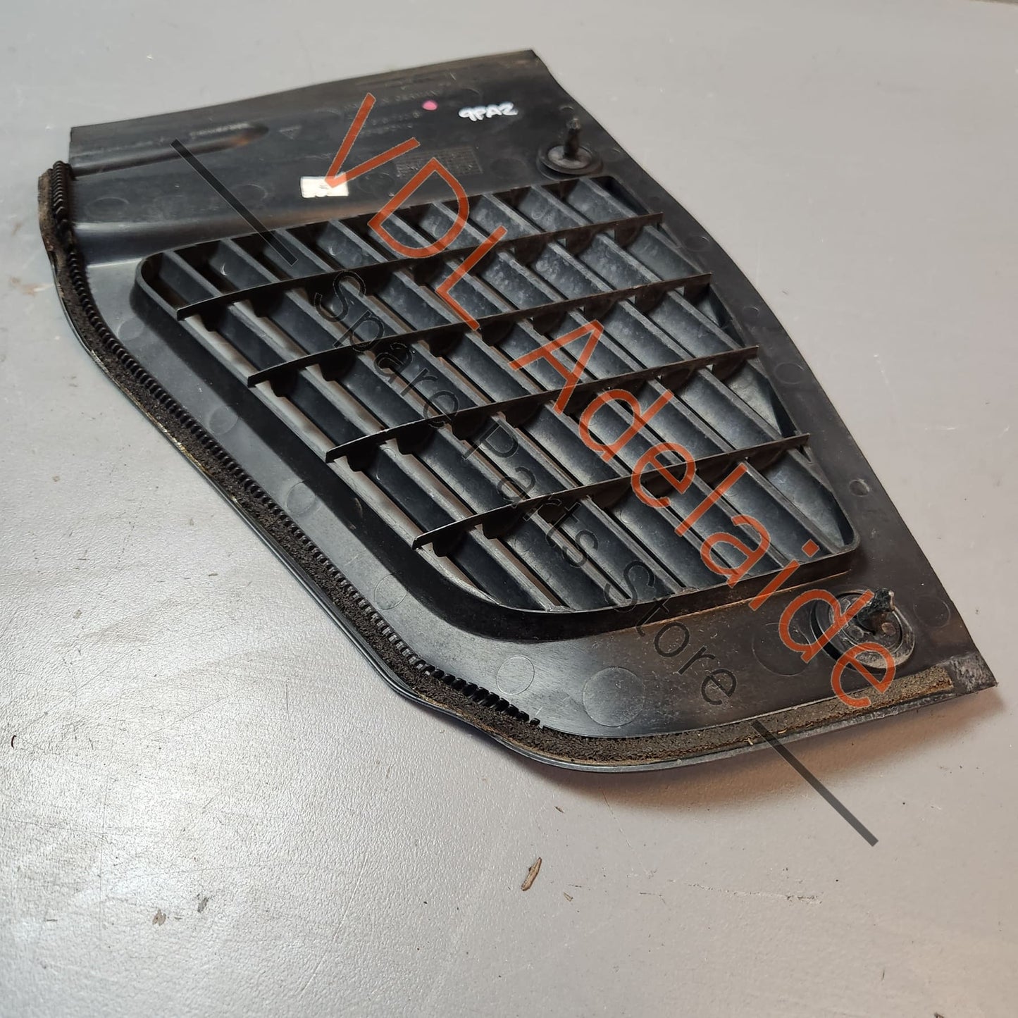 7L6819730B 2008-2010 Porsche Cayenne Wiper Cowling Trim Panel Cover Right 7L6819730B