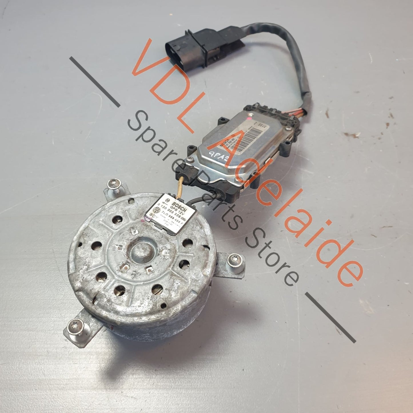 955 624 134 00 955 624 134 01 130303326 7L0959455F Porsche Cayenne Audi Q7 VW Touareg Small Radiator Fan Motor 0130303326 7L0959455F 95562413400 95562413401