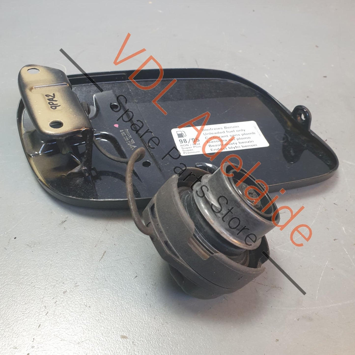 95550413303 7L5809905D Porsche Cayenne 9PA 955 957 Fuel Filler Door Flap 95550413303 7L5809905D