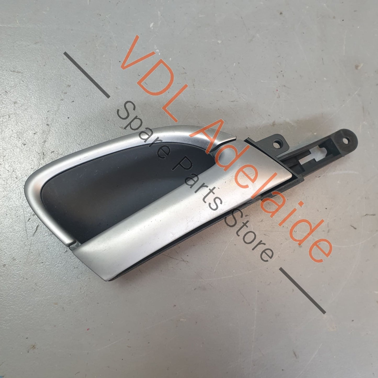 7L5837114A 95555511400 A03 Porsche Cayenne 9PA Right Side Door Interior Handle Pull for Open 95555511400 A03 7L5837114A