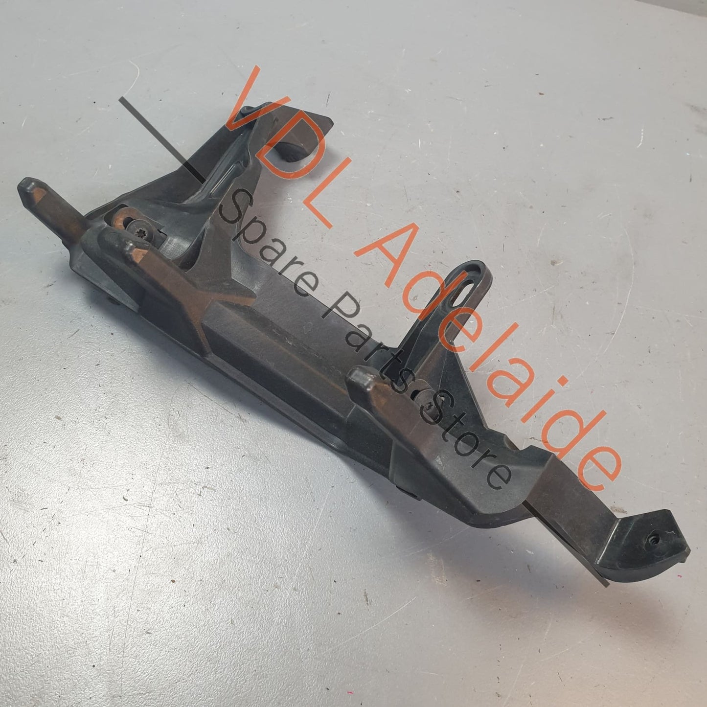 7L5807890 95550589000 OEM Porsche Cayenne 9PA 955 957 Front Right Bumper Guide bracket 95550589000 7L5807890