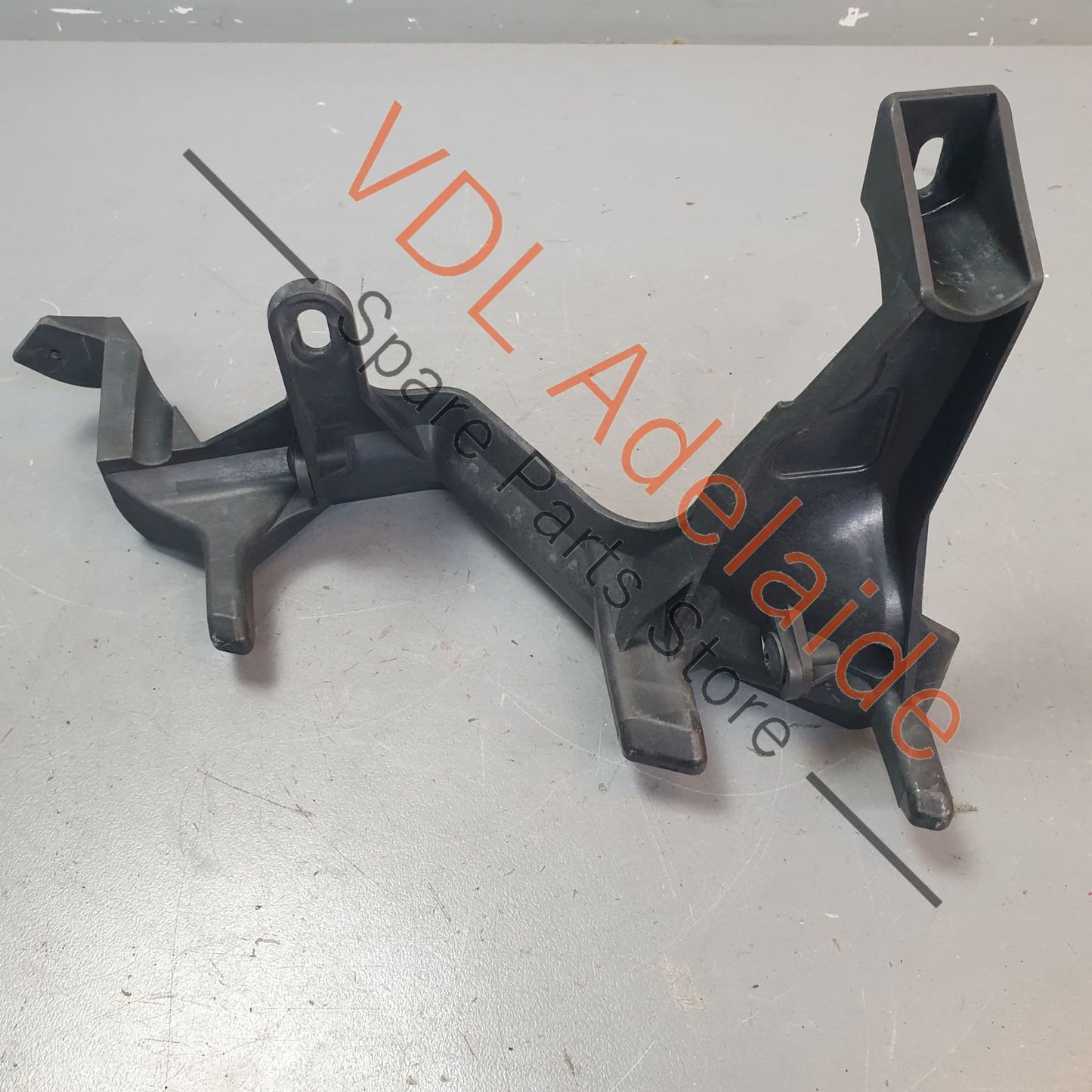 7L5807889 95550588900 OEM Porsche Cayenne 9PA 955 957 Front Left Bumper Guide bracket 95550588900 7L5807889