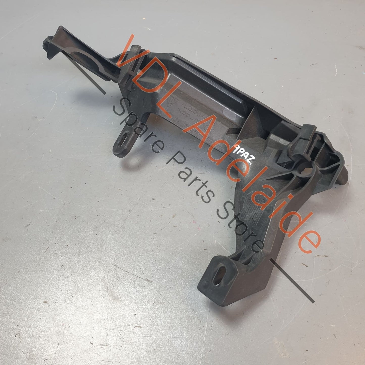 7L5807889 95550588900 OEM Porsche Cayenne 9PA 955 957 Front Left Bumper Guide bracket 95550588900 7L5807889