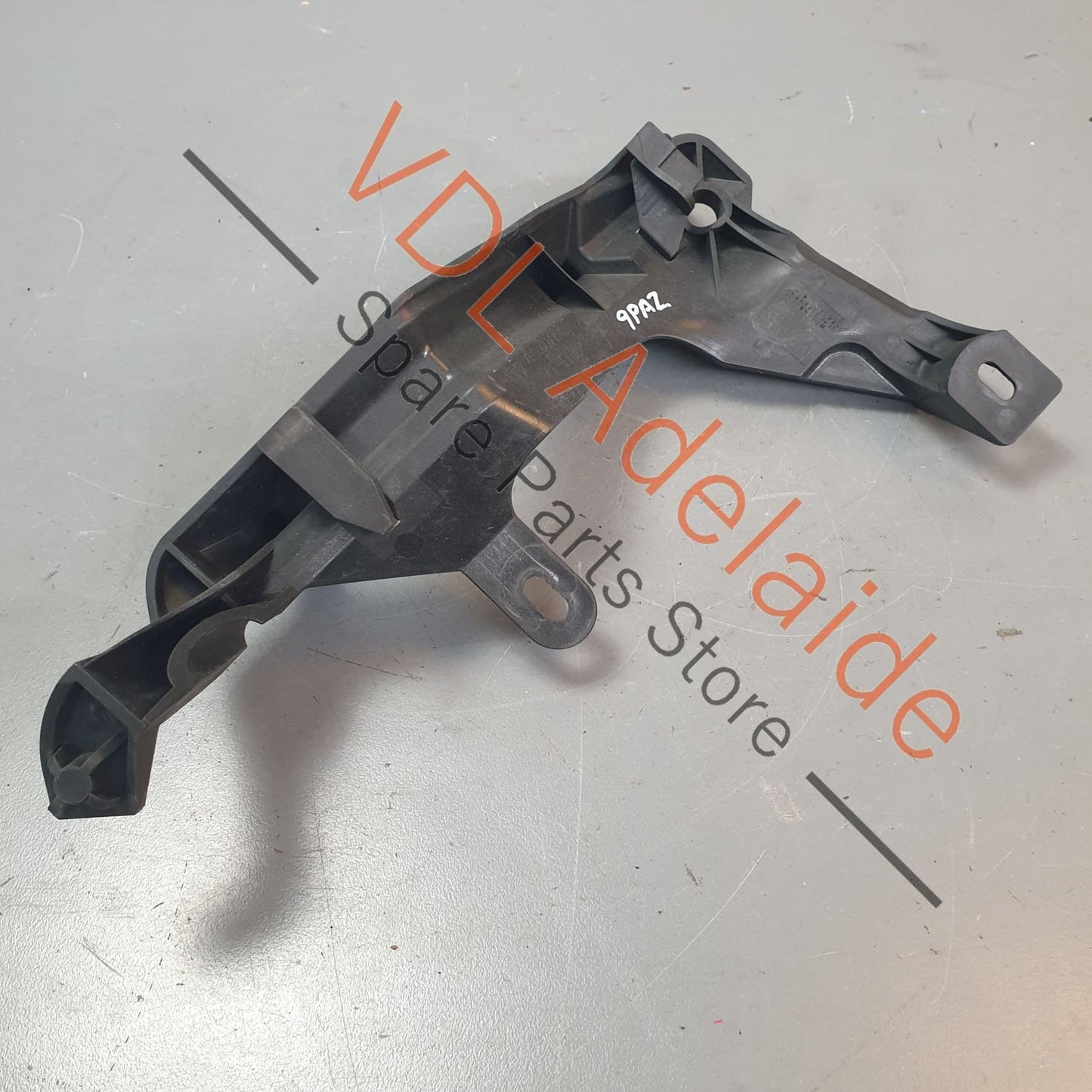 7L5807889 95550588900 OEM Porsche Cayenne 9PA 955 957 Front Left Bumper Guide bracket 95550588900 7L5807889