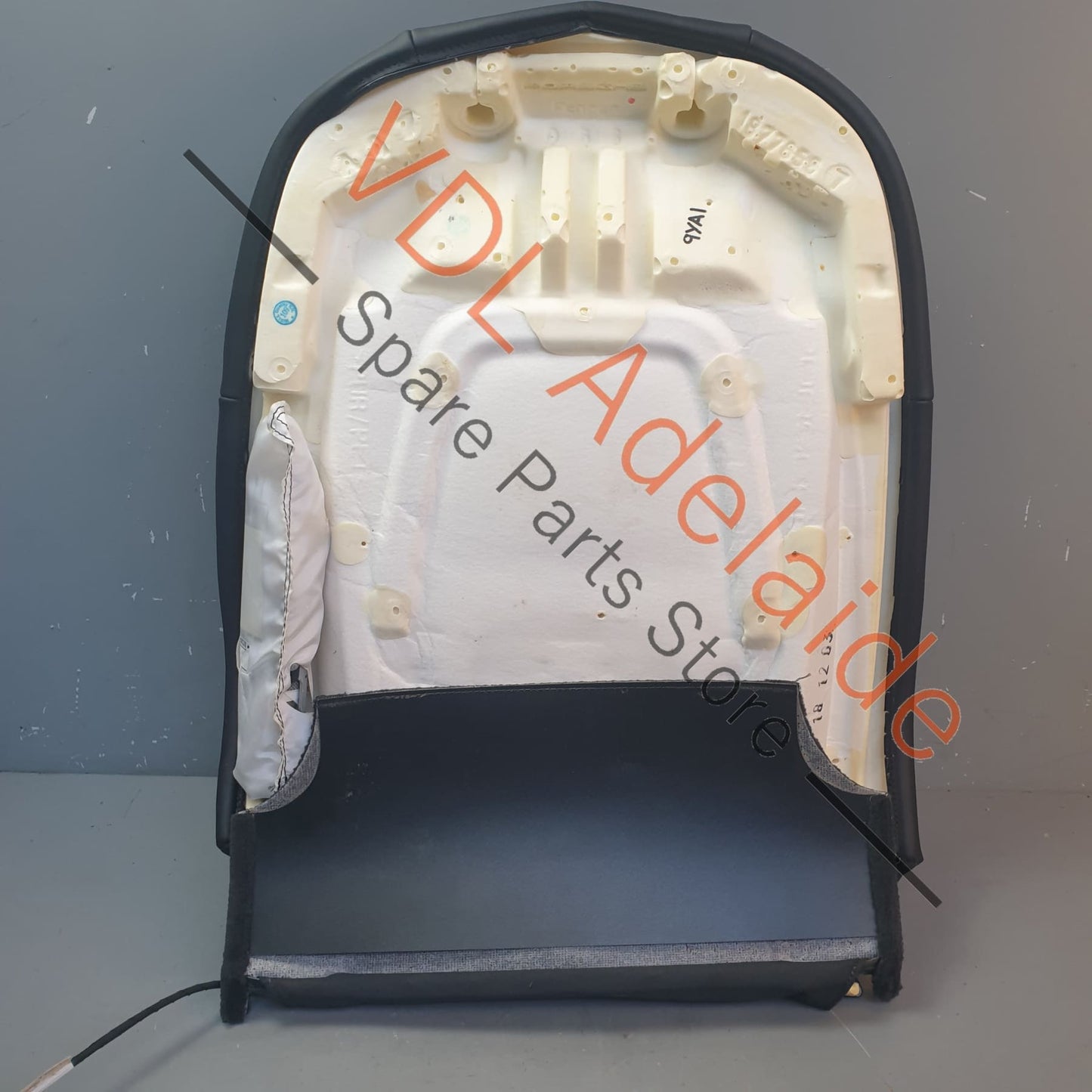 9Y0880241D 9Y0880241H
9Y0971582 Porsche Cayenne E3 9YA 9YB Front Left Seat Airbag Kit with Smooth Leather Cover 9Y0880241D 9Y0881805CB 8YR