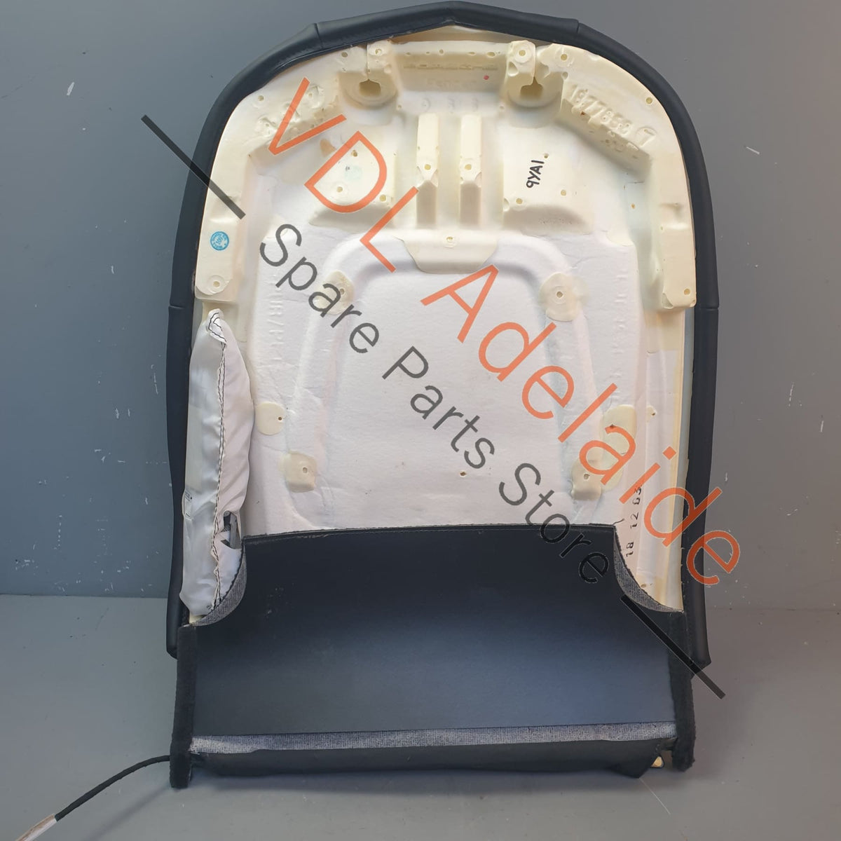 9Y0880241D 9Y0880241H
9Y0971582 Porsche Cayenne E3 9YA 9YB Front Left Seat Airbag Kit with Smooth Leather Cover 9Y0880241D 9Y0881805CB 8YR