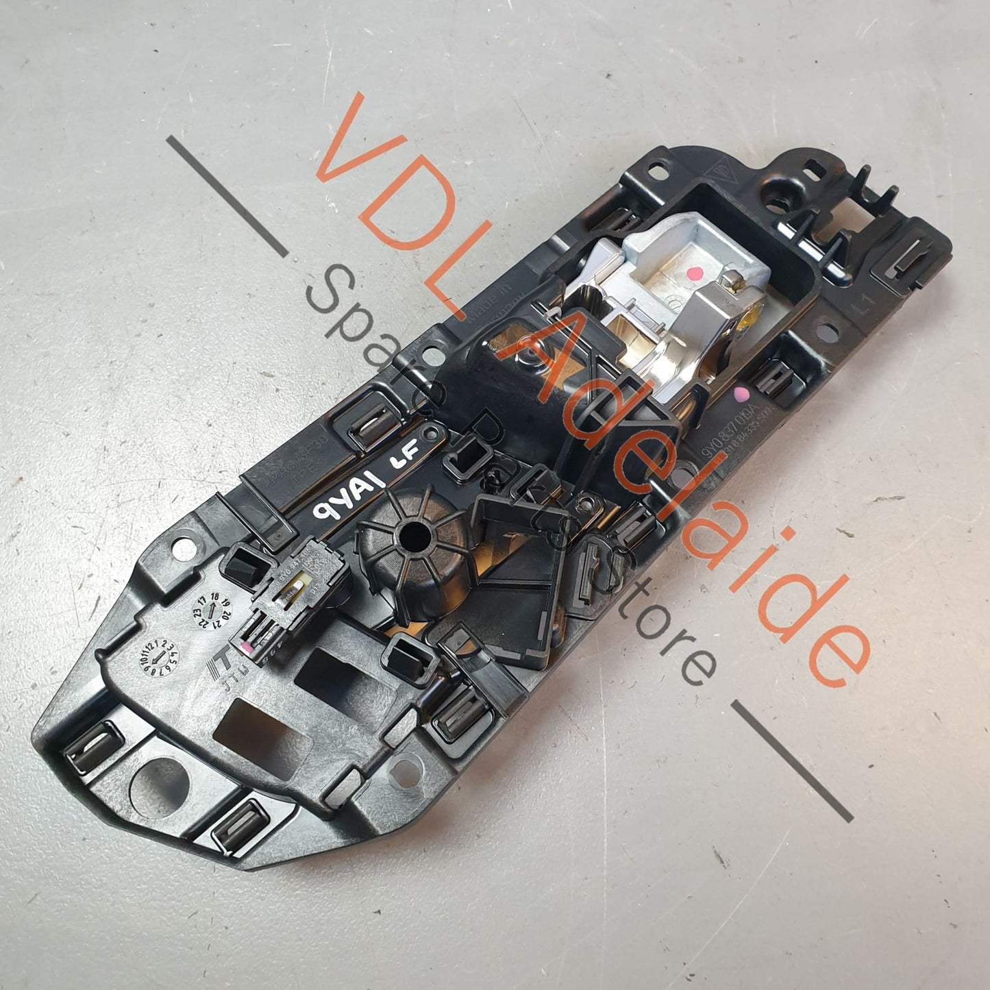 9Y0837019A 9Y0837019CZO Porsche Cayenne E3 9YA 9YB Left Door Opening Handle Interior Silver Chrome Aluminium 9Y0837019 CZO