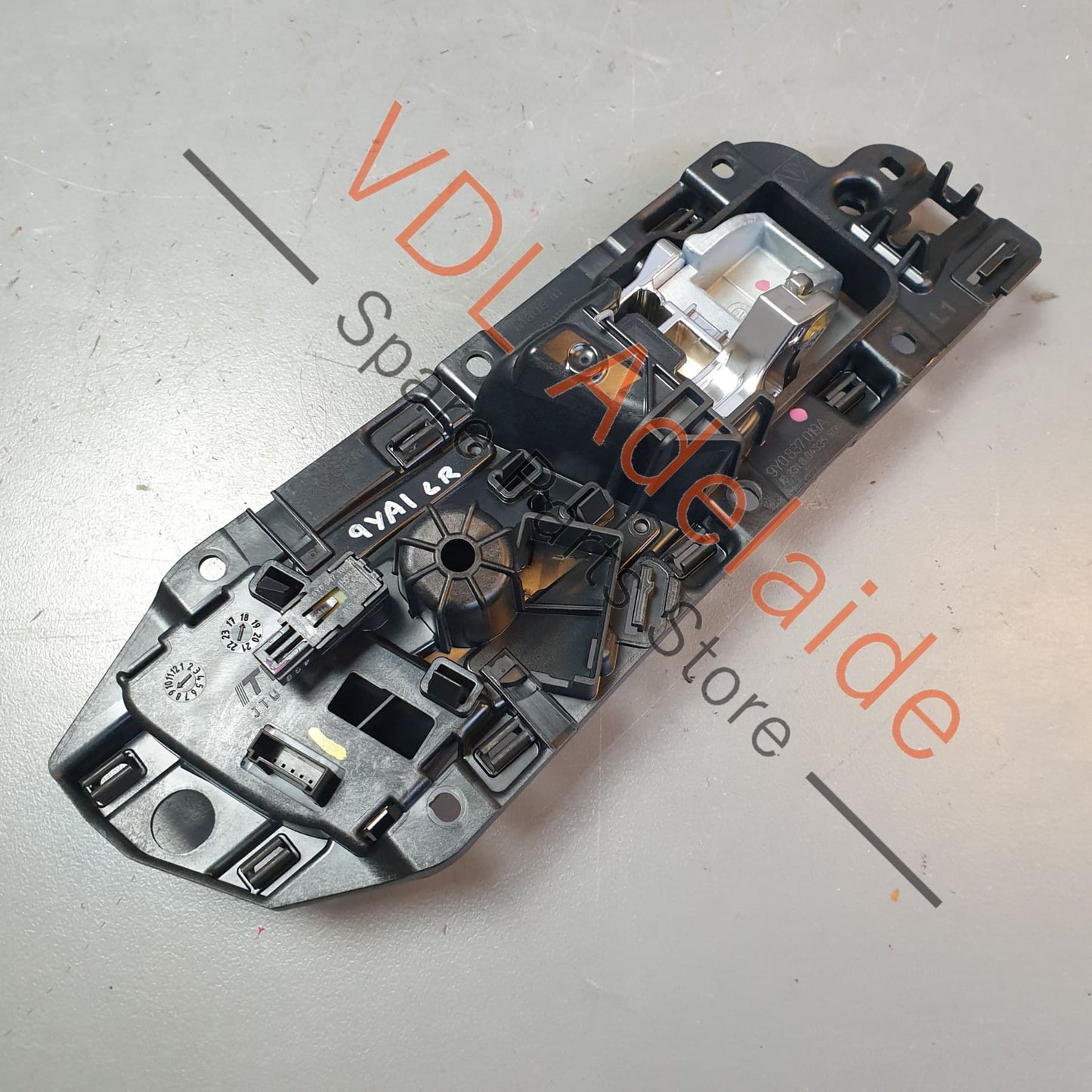 9Y0837019A 9Y0837019CZO Porsche Cayenne E3 9YA 9YB Left Door Opening Handle Interior Silver Chrome Aluminium 9Y0837019 CZO