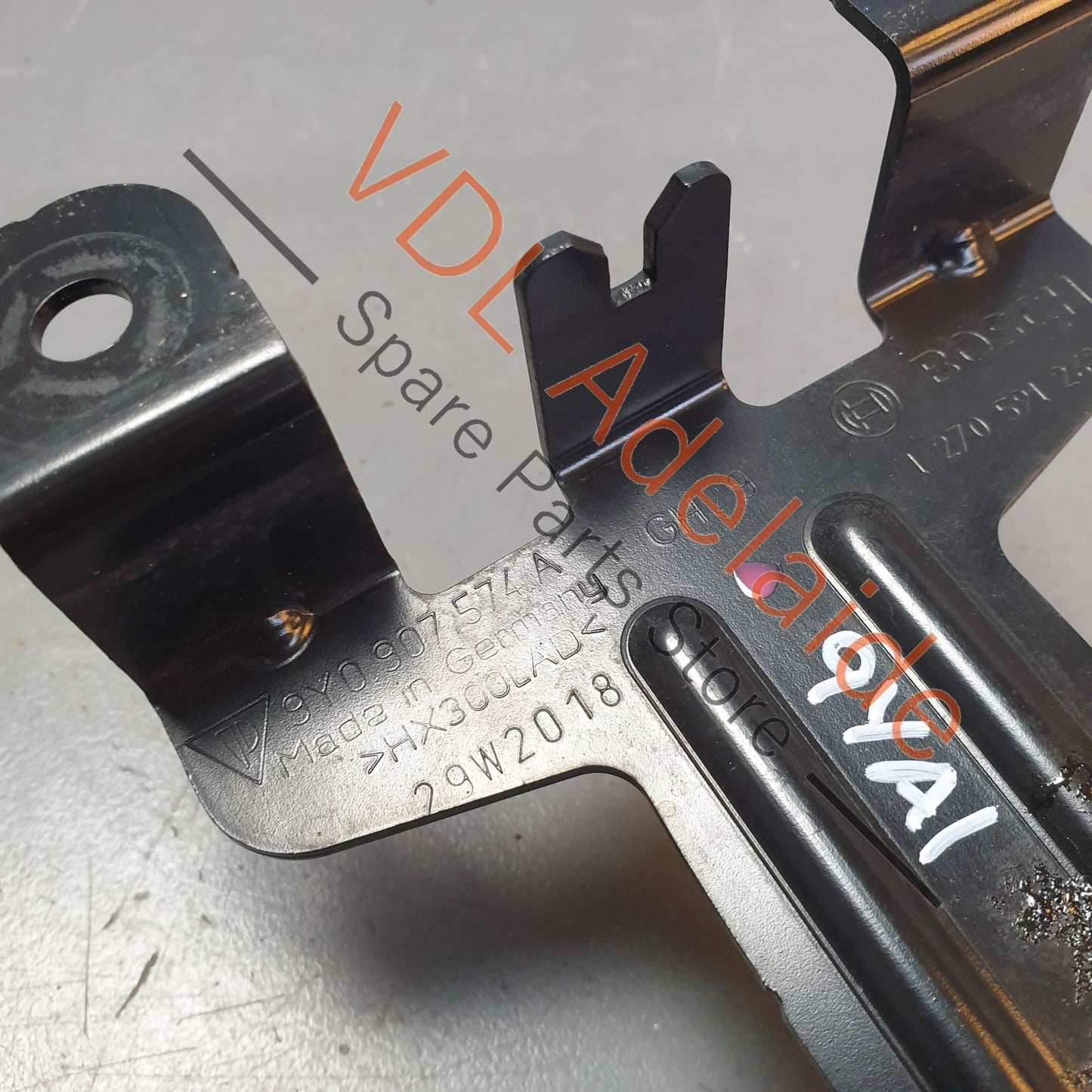 9Y0907561C 9Y0907561B 9Y0907561A 9Y0907574A Porsche Cayenne E3 9YA 9YB 2019-2020 Front Centre Radar Sensor for ACC Cruise Control 9Y0907561C 9Y0907561A 9Y0907561B