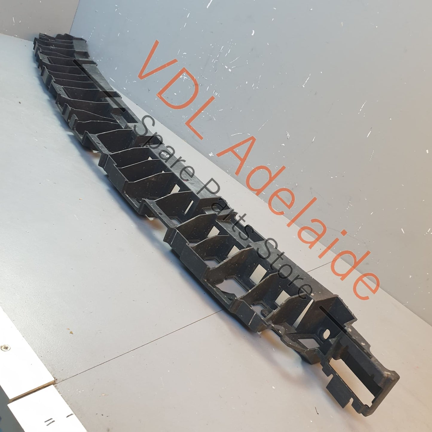 9Y0807863 Porsche Cayenne E3 Rear Bumper Centre Middle Securing Strip Bracket 9Y0807863