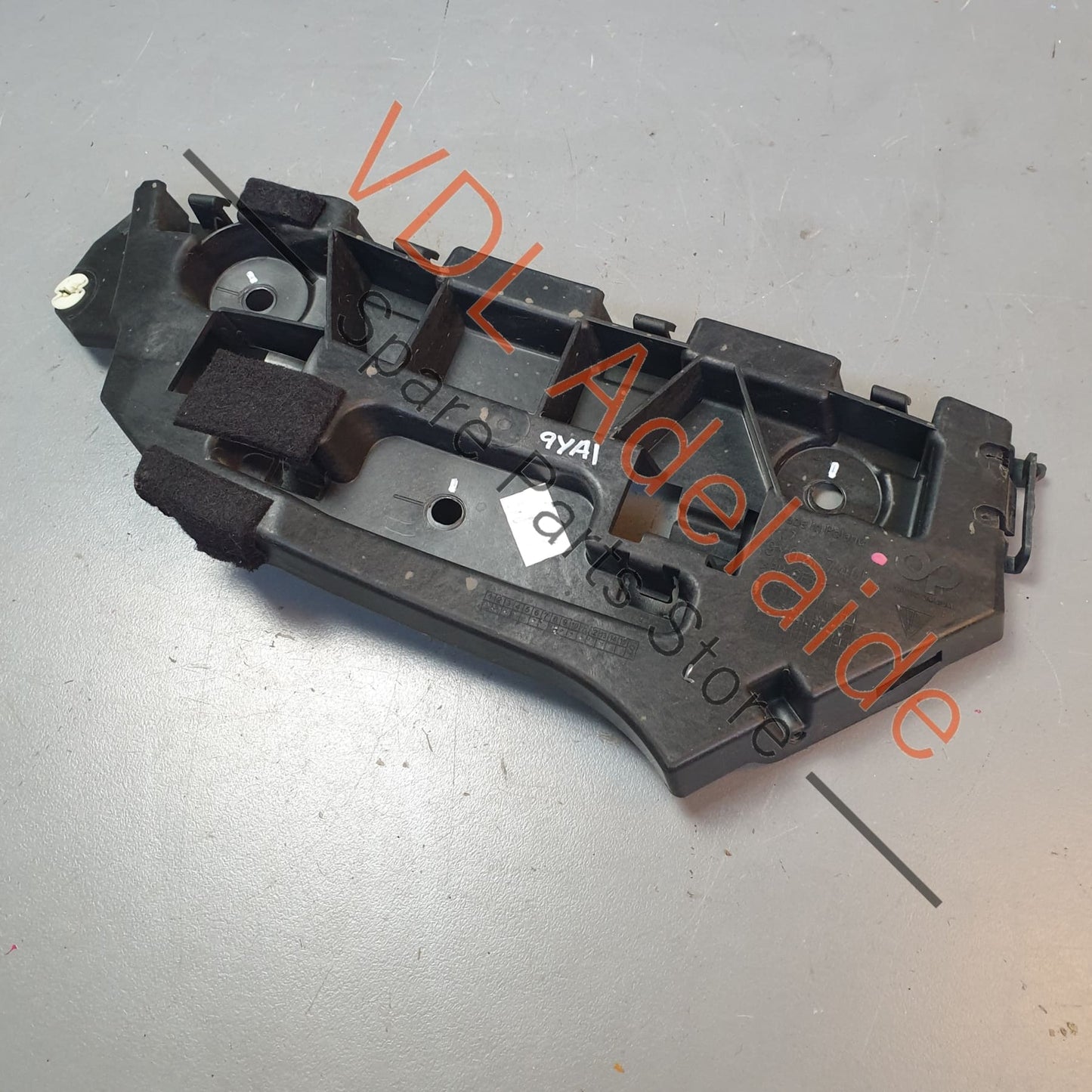 9Y0807405C 9Y0807405 9Y0807405B Porsche Cayenne E3 Rear Bumper Left Side Corner Securing Strip Bracket 9Y0807405C