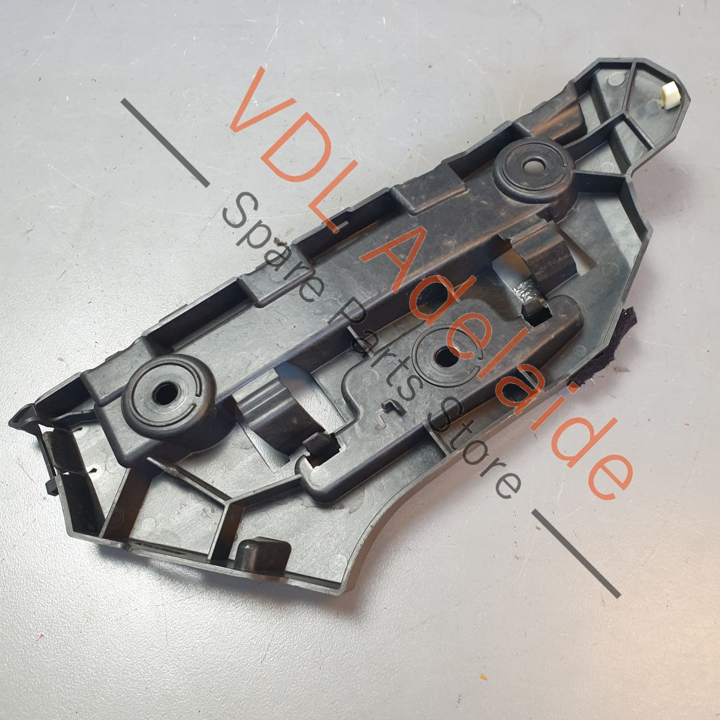 9Y0807405C 9Y0807405 9Y0807405B Porsche Cayenne E3 Rear Bumper Left Side Corner Securing Strip Bracket 9Y0807405C