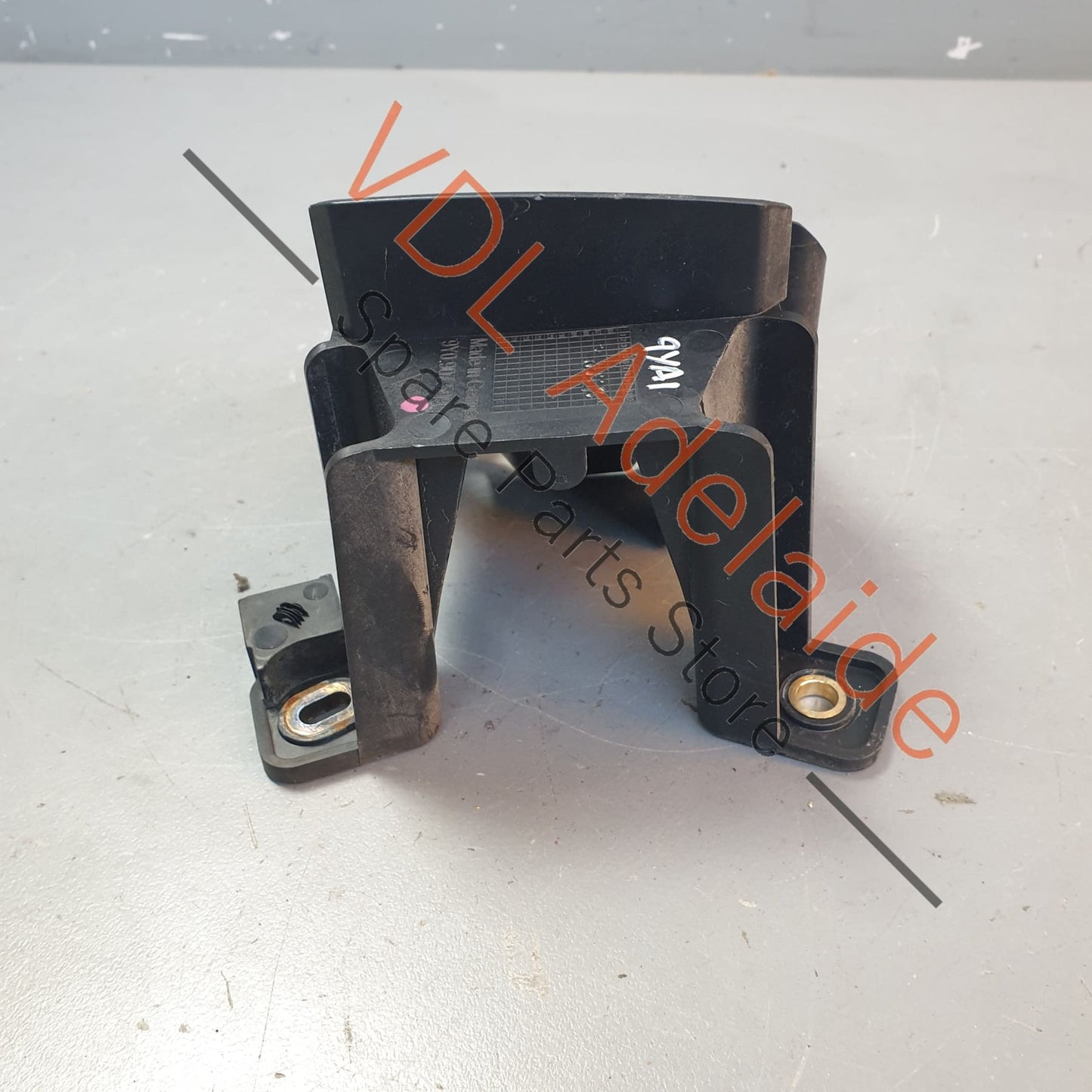 9Y0907509B 9Y0907509 Porsche Cayenne E3 Rear Bumper Left Side Lane Change Radar Sensor Bracket 9Y0907509B