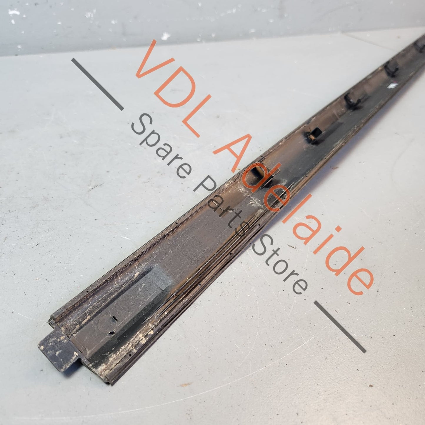 9Y0853537 9Y0853537OK1 Porsche Cayenne E3 9Y Left Front Door Entry Sill Trim Plastic 9Y0853537