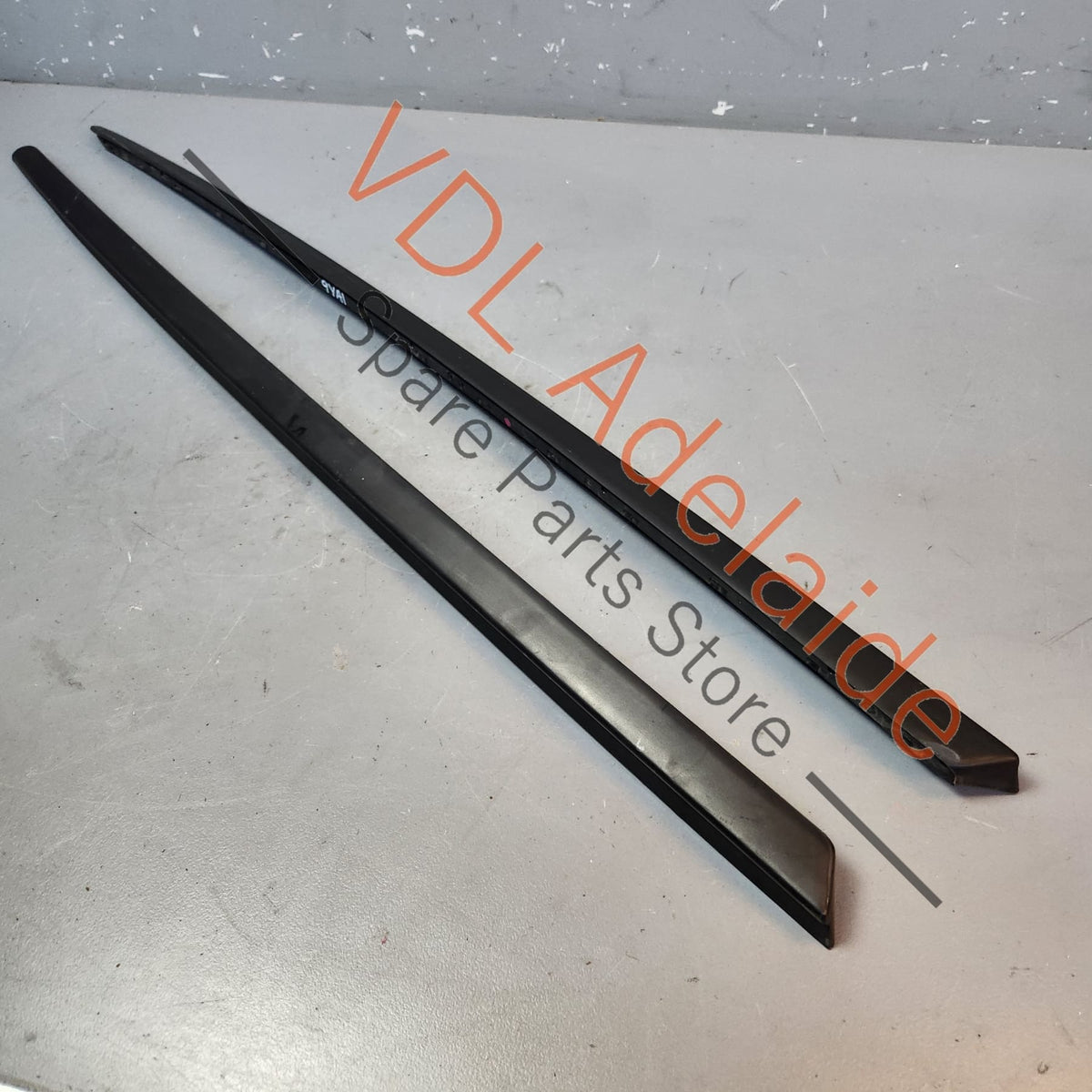 9Y0854328 Porsche Cayenne E3 9Y Windscreen Side Deflector Trim Pair 9Y0854327B 9Y0854328B