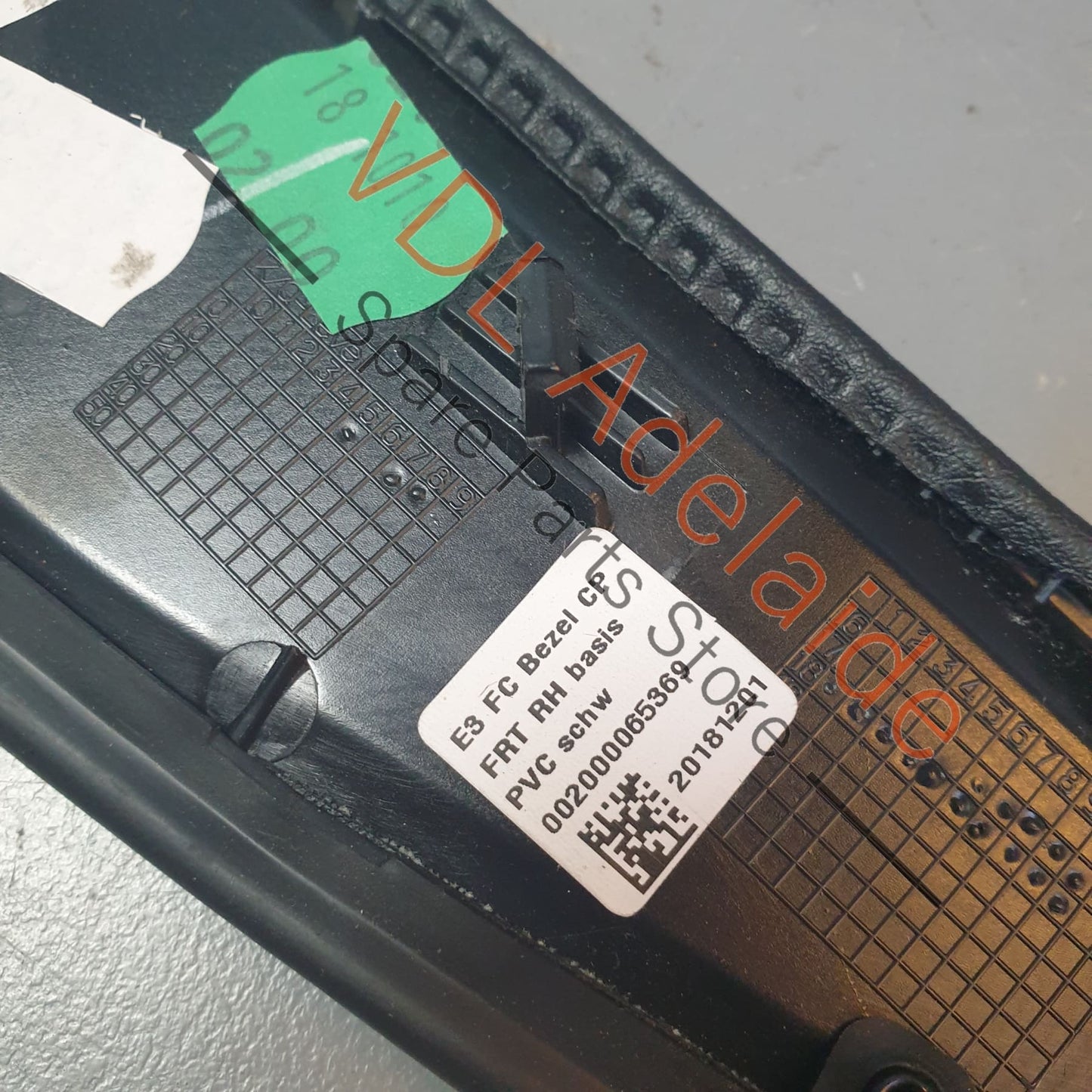 9Y0864377 Porsche Cayenne E3 9Y Centre Console Switch Panel Surround Leather Trim Right Side 9Y0864377