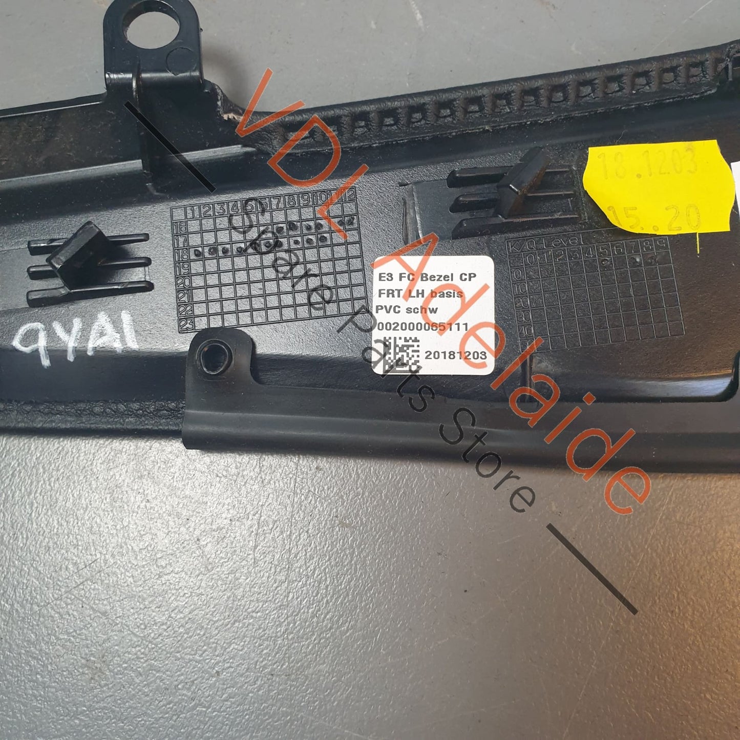 9Y0864377 Porsche Cayenne E3 9Y Centre Console Switch Panel Surround Leather Trim Left Side 9Y0864377