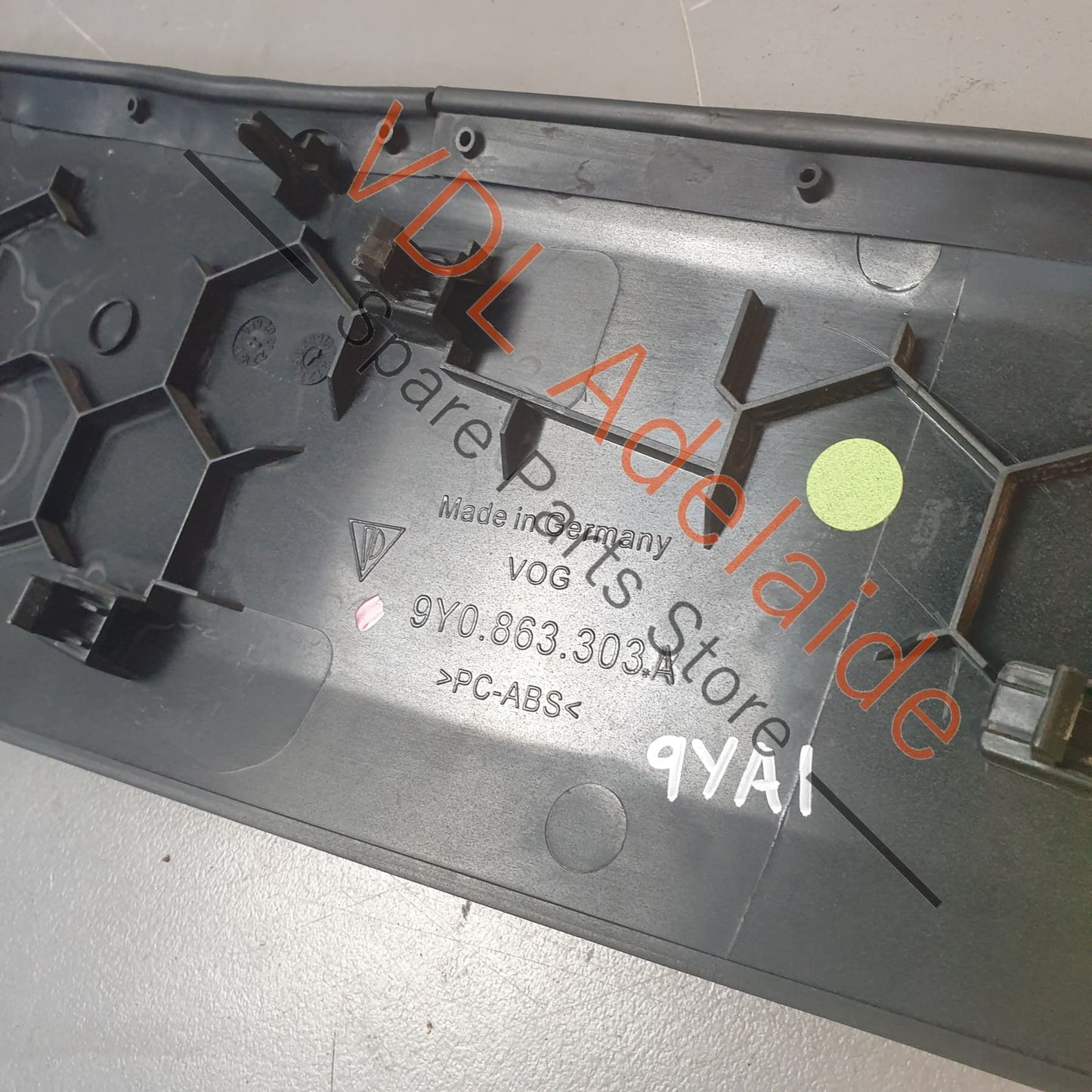 9Y0863303A 9Y0863303A5Q0 Porsche Cayenne E3 9Y Left Side Centre Console Leather Trim 9Y0863303A